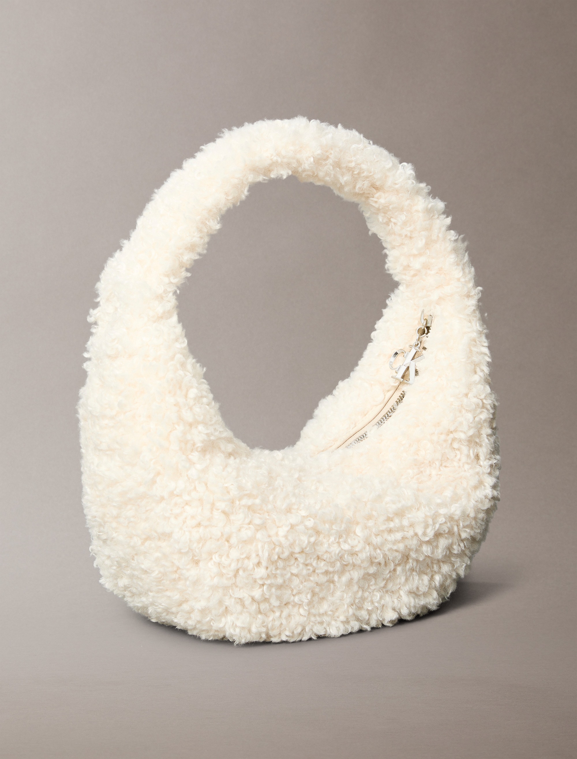 Calvin Klein Umhängetasche »SHERPA CK ZIP PULLER SMALL BAG«, Schultertasche, Henkeltasche, Handtasche Damen
