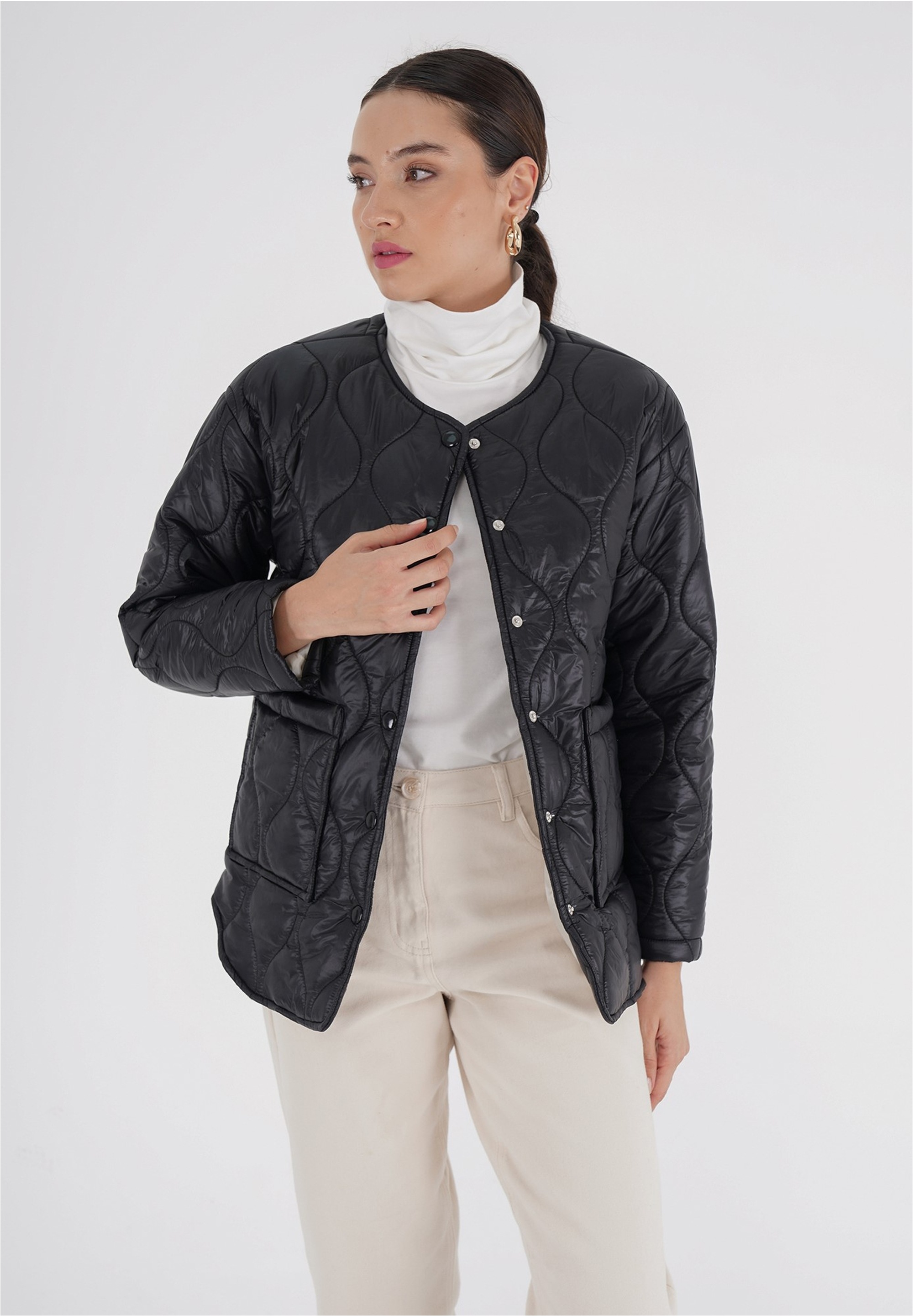 freshlions Steppjacke »Amara«, mit praktischen Druckknöpfen