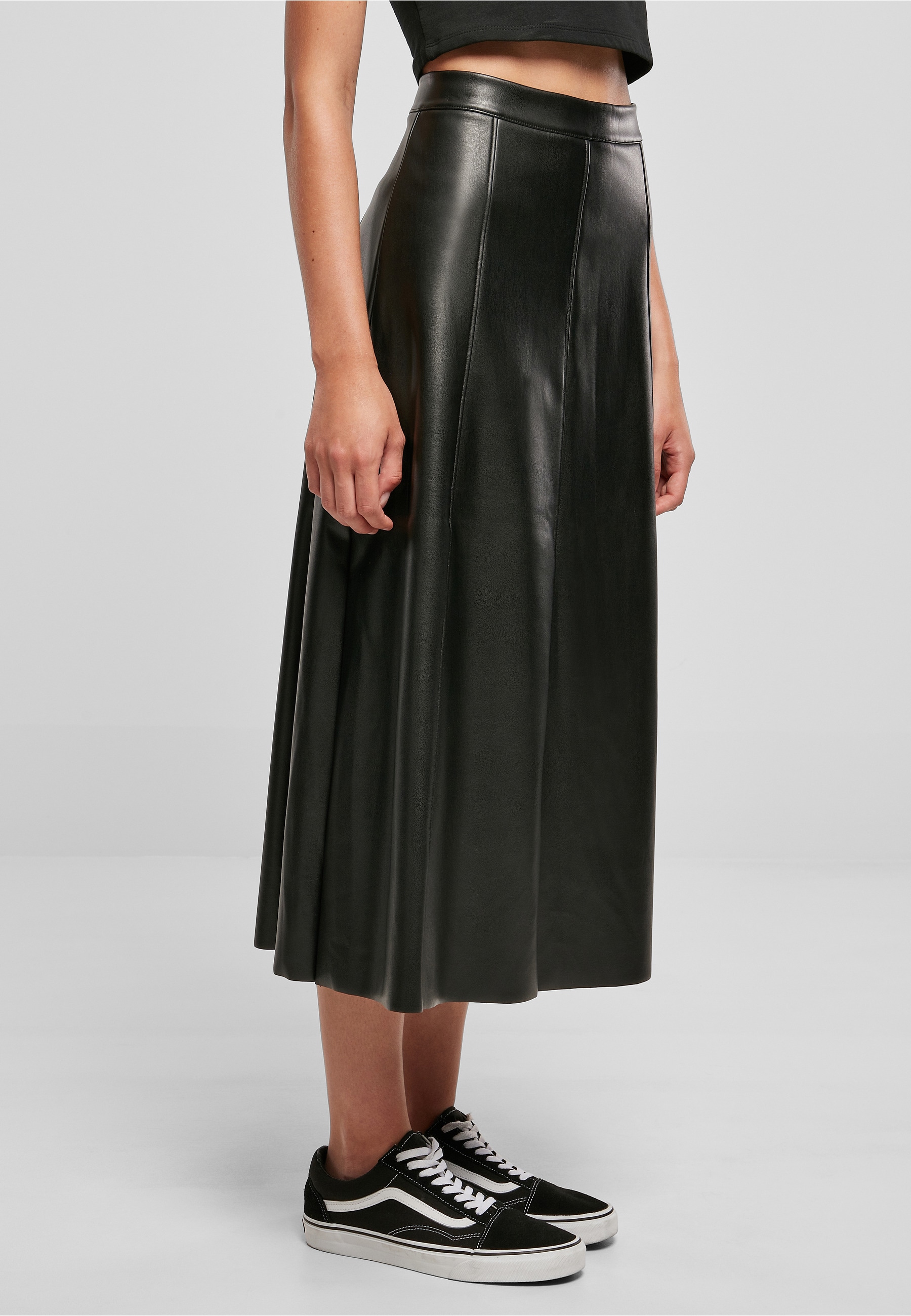 URBAN CLASSICS Sommerrock »Urban Classics Damen Ladies Synthetic Leather Midi Skirt« 1 Stk.