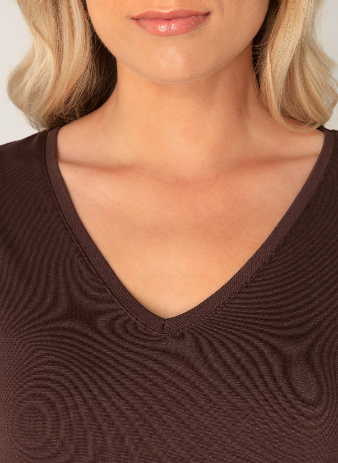 Thumbnail - Base Level T-Shirt "Yanic" mit V-Ausschnitt