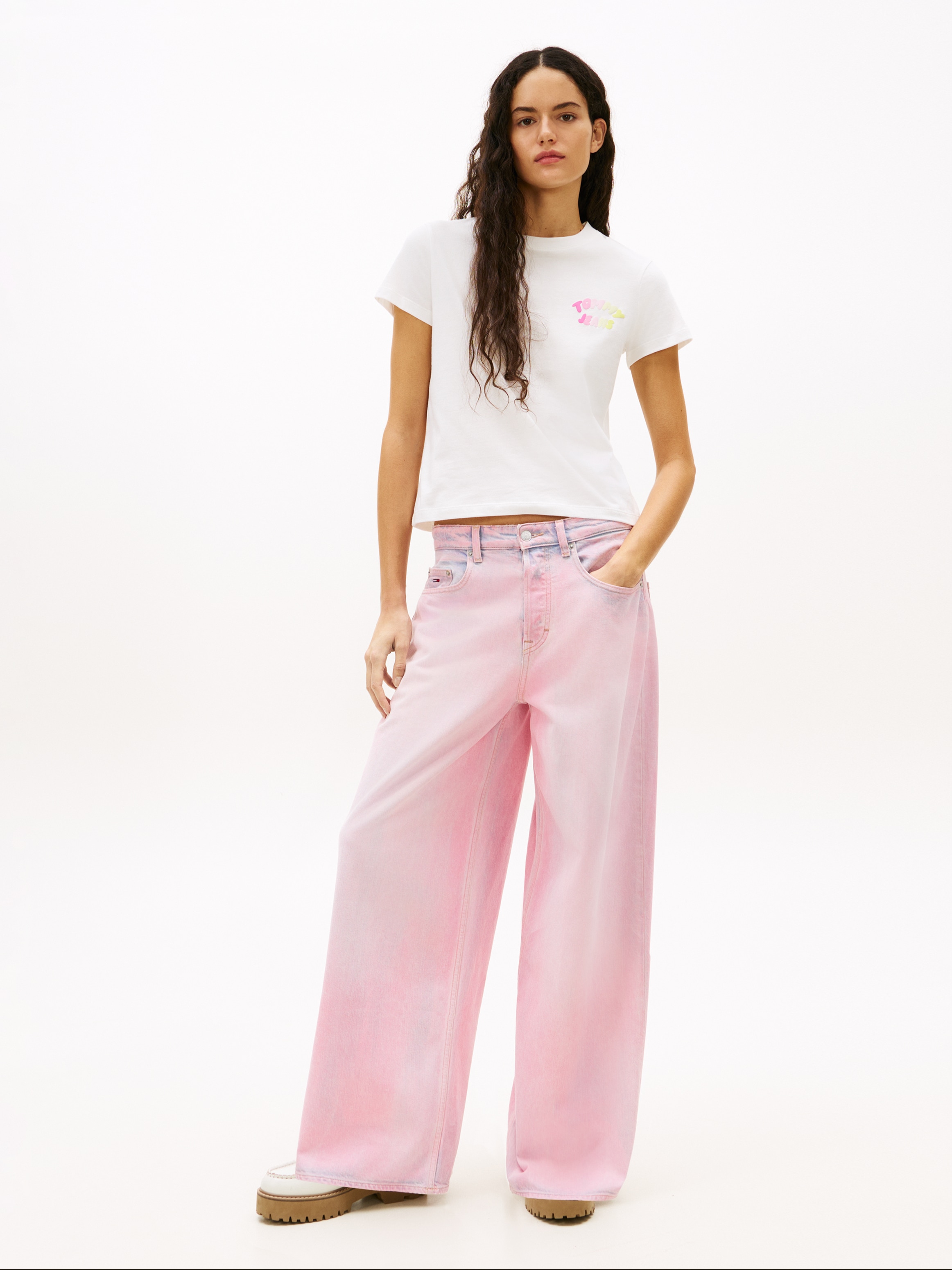Tommy Jeans Kurzarmshirt »TJW REG TJ BUBBLE SS TEE EXT« mit verspieltem Logo-Print
