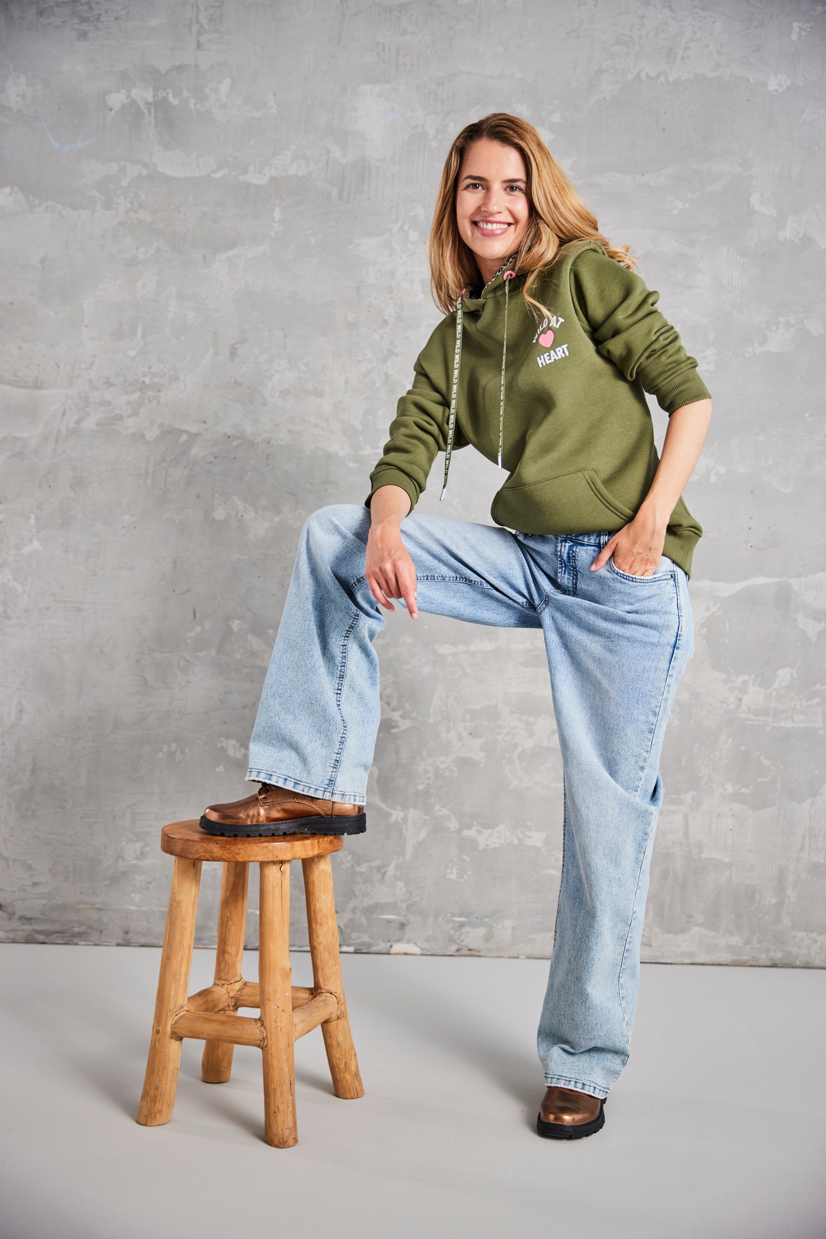 Zwillingsherz Hoodie »"Wild at heart"«, Leo Kapuze und Stickerei, bedruckter Kordelzug, gestrickte Bündchen