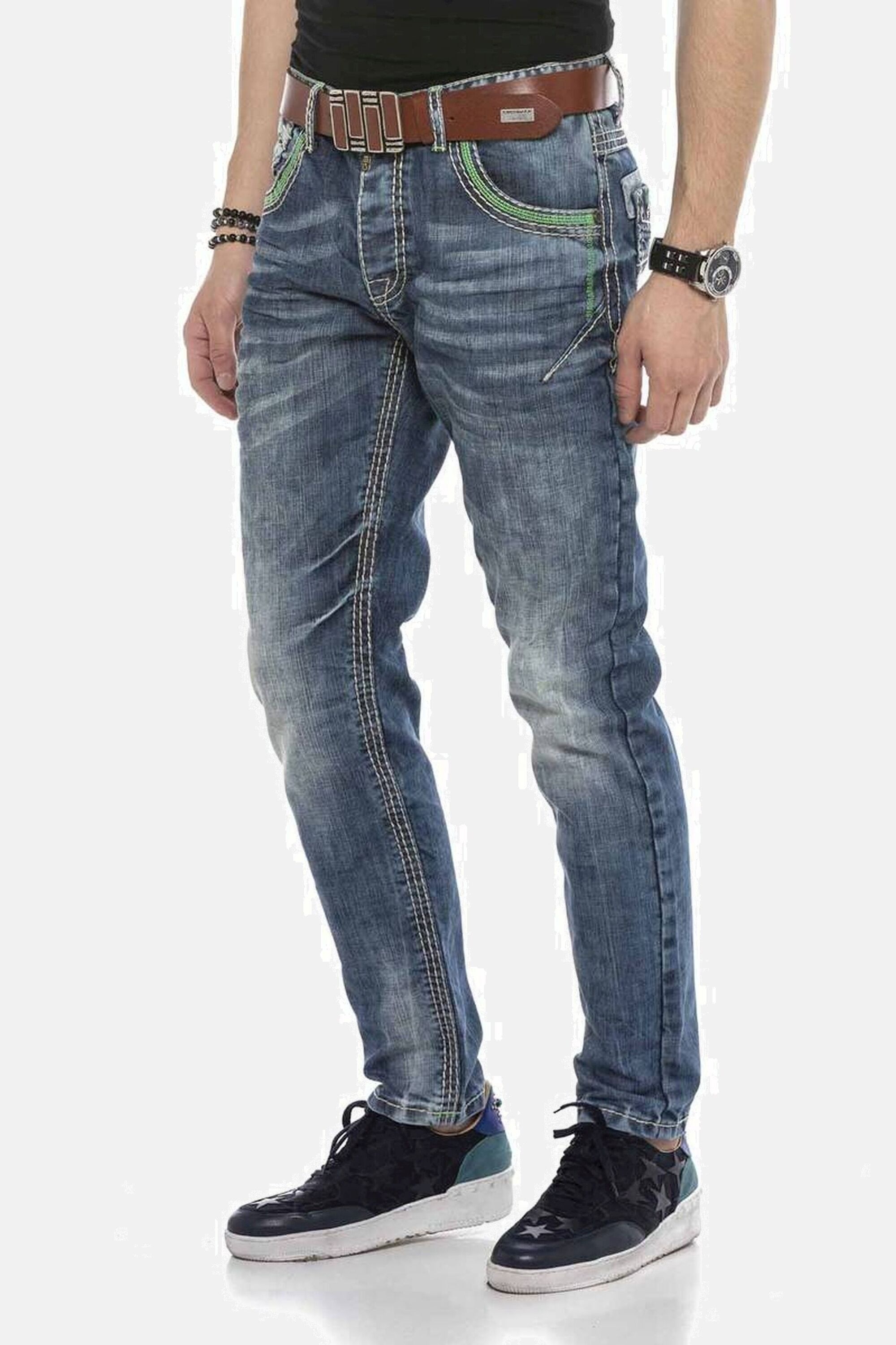 Cipo & Baxx Straight-Jeans »DENIM«, bequeme Jeans mit auffälligen Ziernähten, CD597