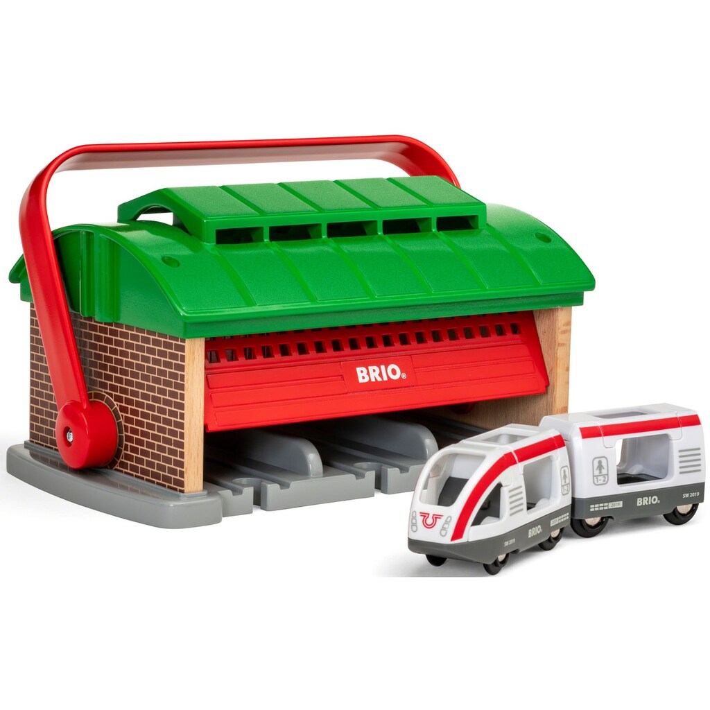 BRIO® Spielzeugeisenbahn-Gebäude »BRIO® WORLD, Mitnehm-Lokschuppen mit Reisezug«