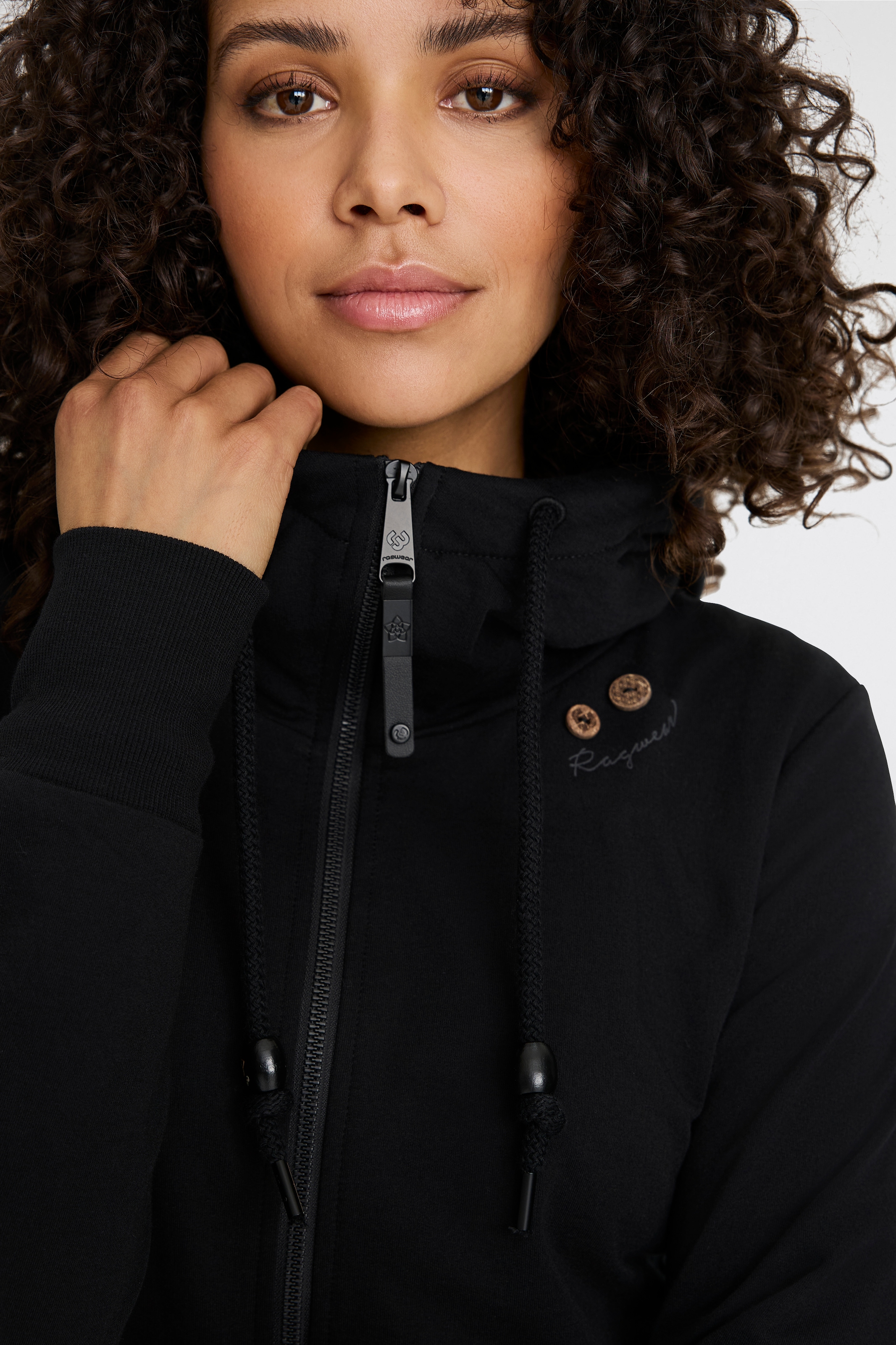Ragwear Sweatjacke »PAYA CORE«, mit Logo Stickerei und Zierknöpfen