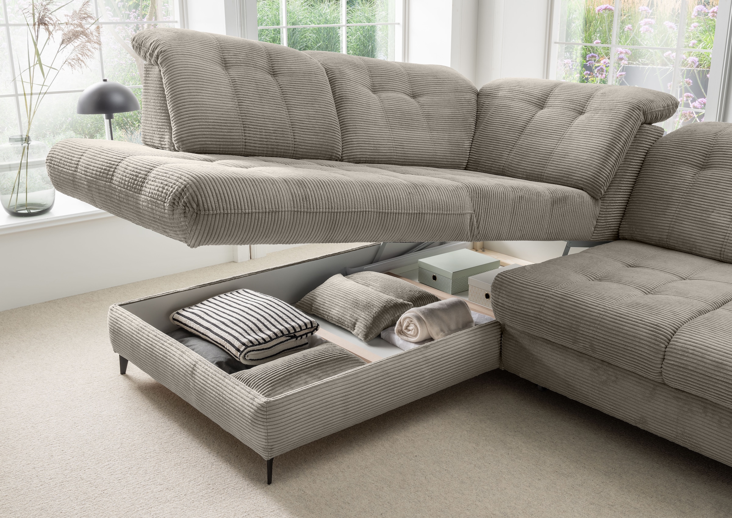 Home affaire Ecksofa »Lazio modern und bequem, schmale Armlehnen, tolle Detailverarbeitung« zwei verschiedene Fußfarben wählbar