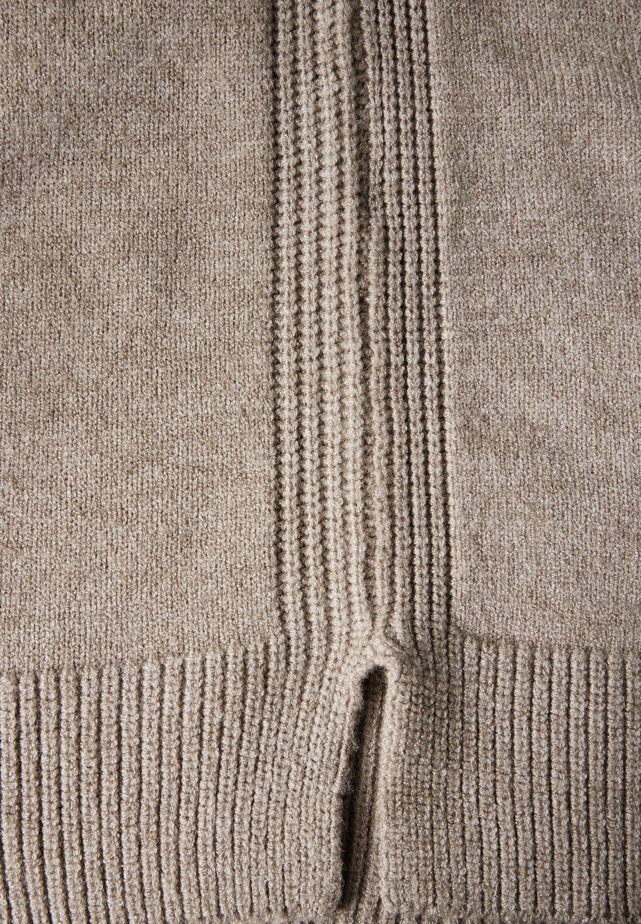 STREET ONE Rollkragenpullover, mit Knopf Details