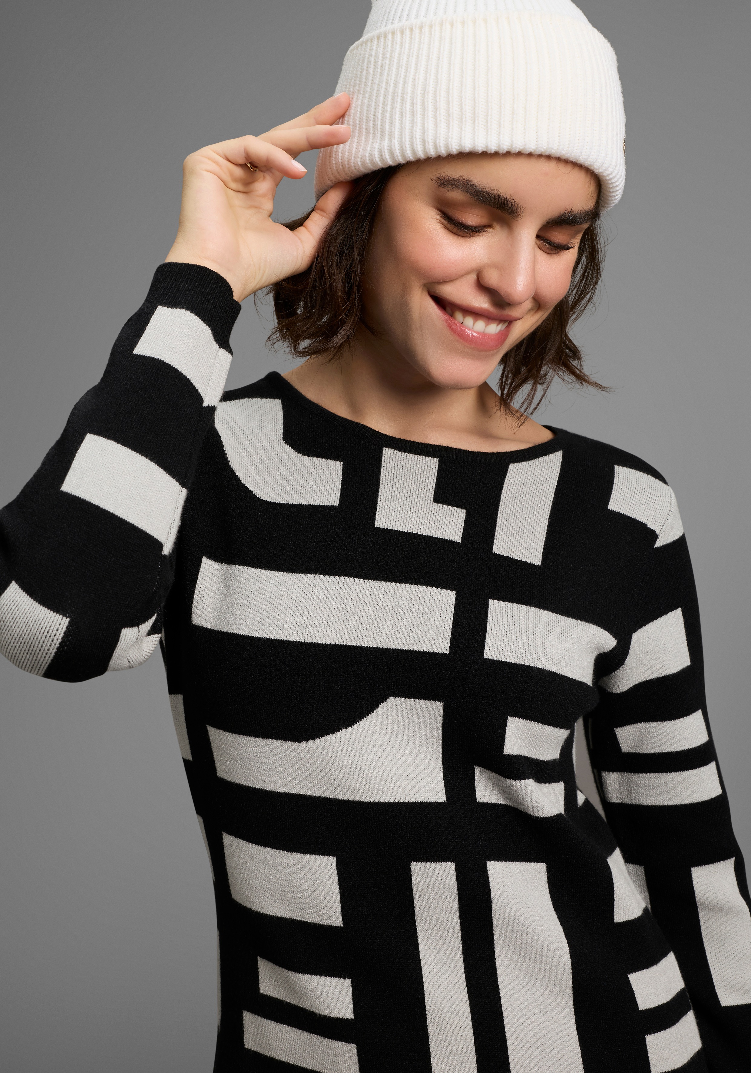 Thumbnail - Boysens Strickkleid aus modischem Jacquardstrick mit Rundhalsausschnitt