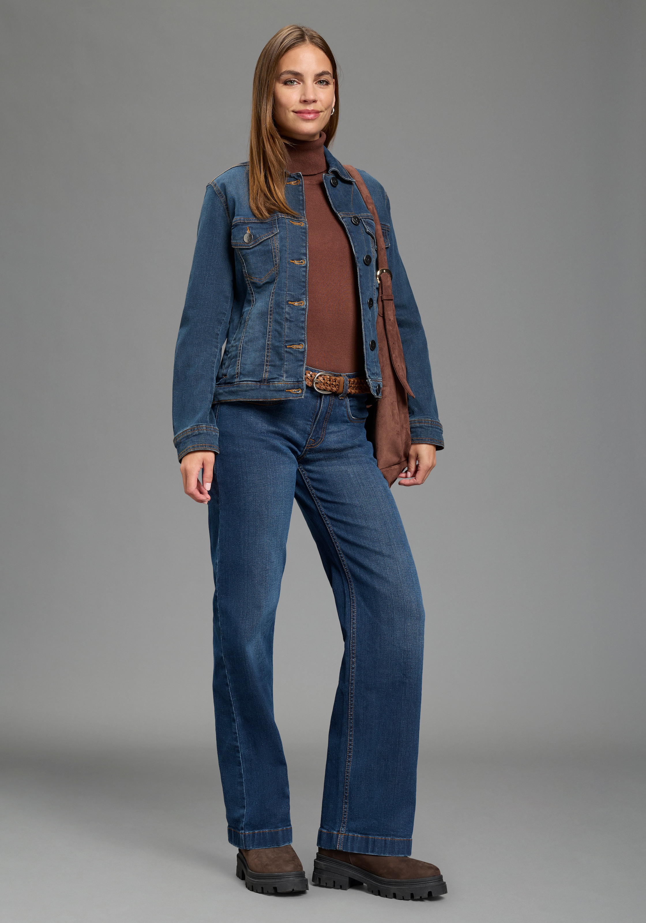 Arizona Weite Jeans »mit modischem Beinverlauf« mit geradem Beinverlauf, knöchellange Schnittform, normale Leibhöhe