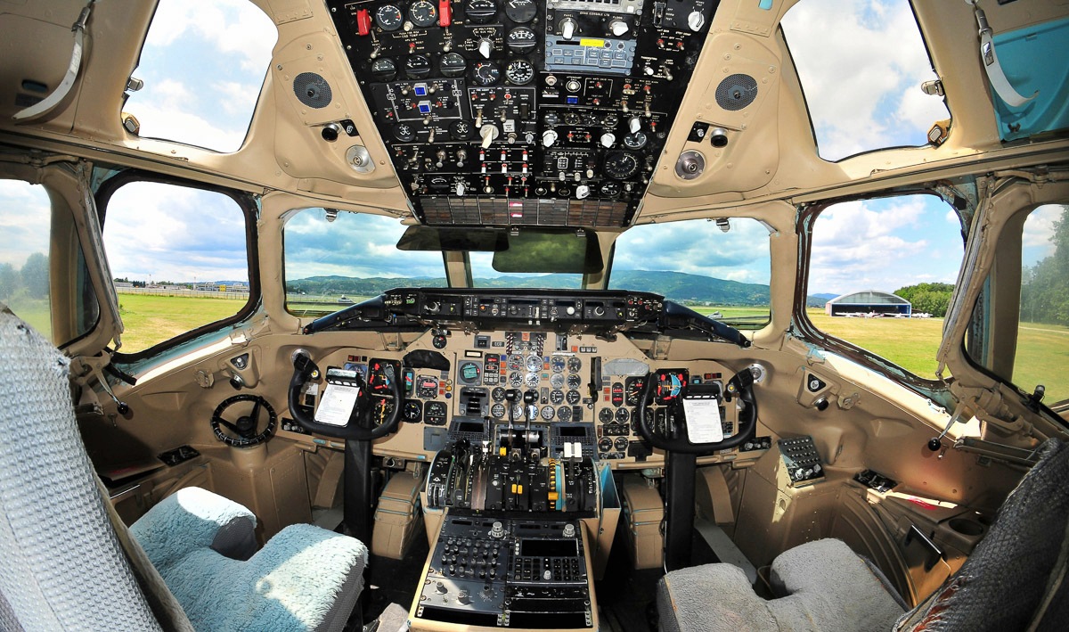 Papermoon Fototapete »Cockpit«