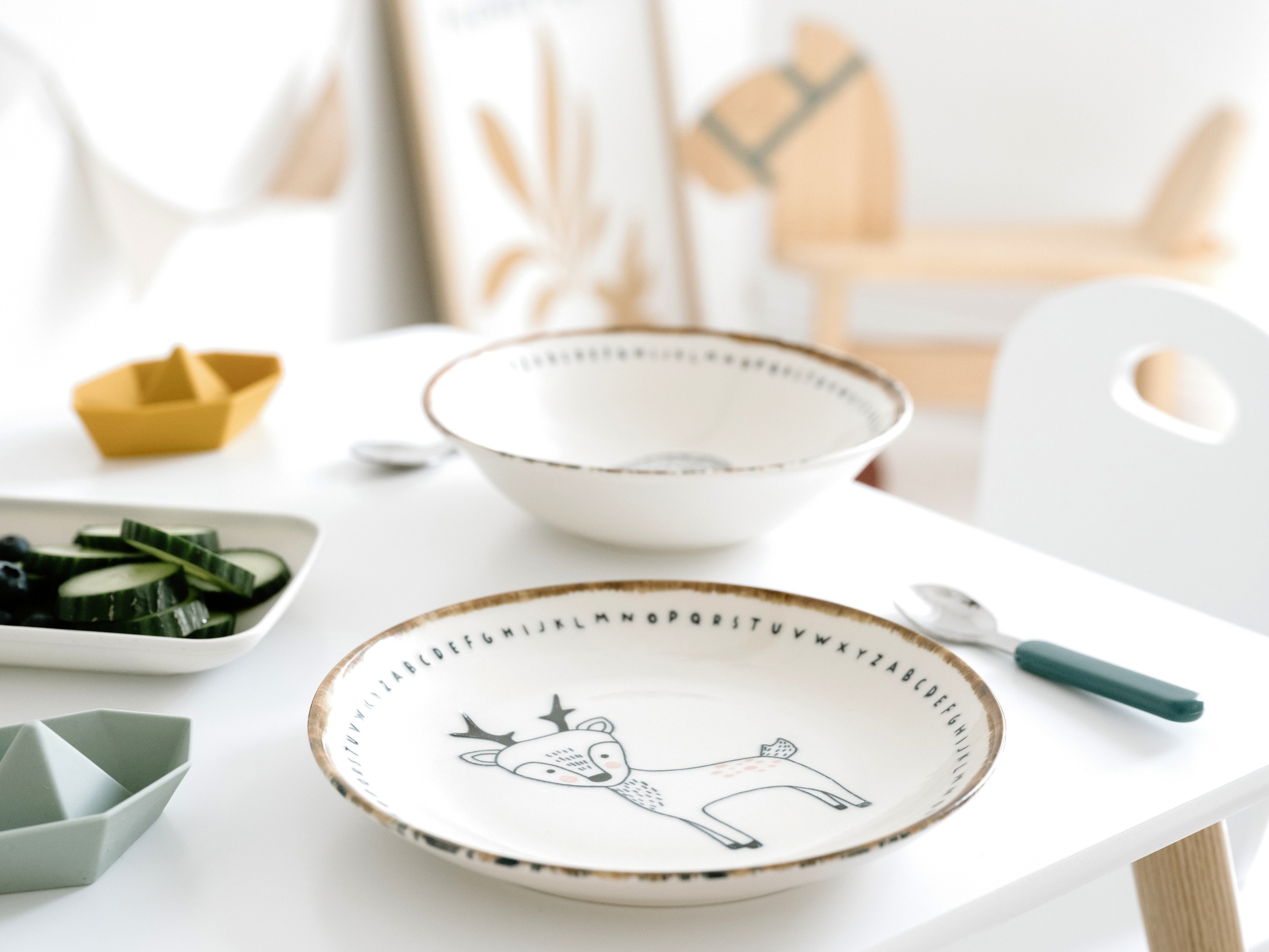 CreaTable Teller-Set »Freunde des Waldes Bunt, Teller Set 8-tlg.« Tiermotive, skandinavischer Stil, unregelmäßiger brauner Rand
