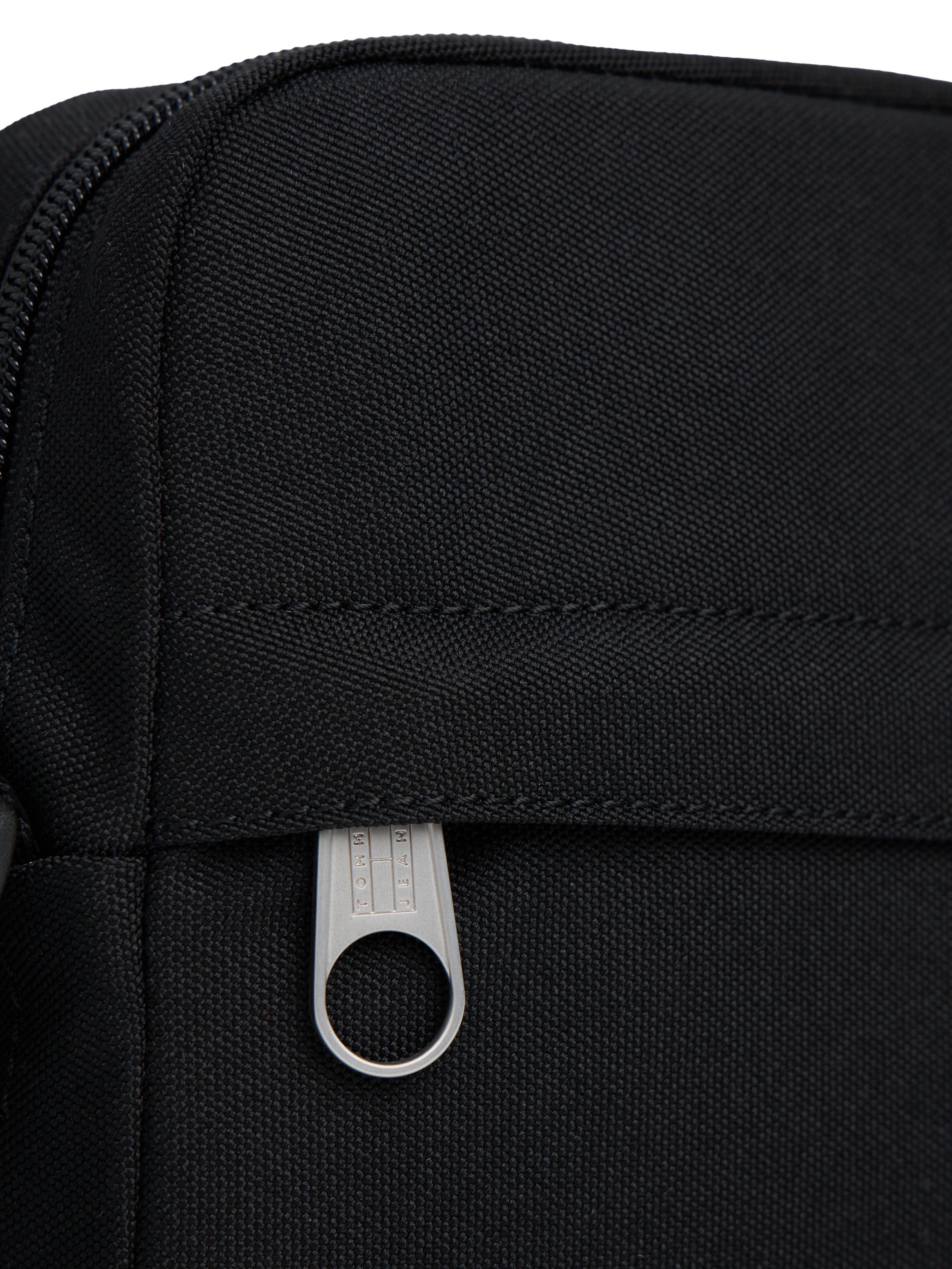 Tommy Jeans Umhängetasche »TJM ESS DAILY REPORTER«, Men Schultertasche, Freizeitasche mit Tommy Jeans Flaggen-Aufnäher