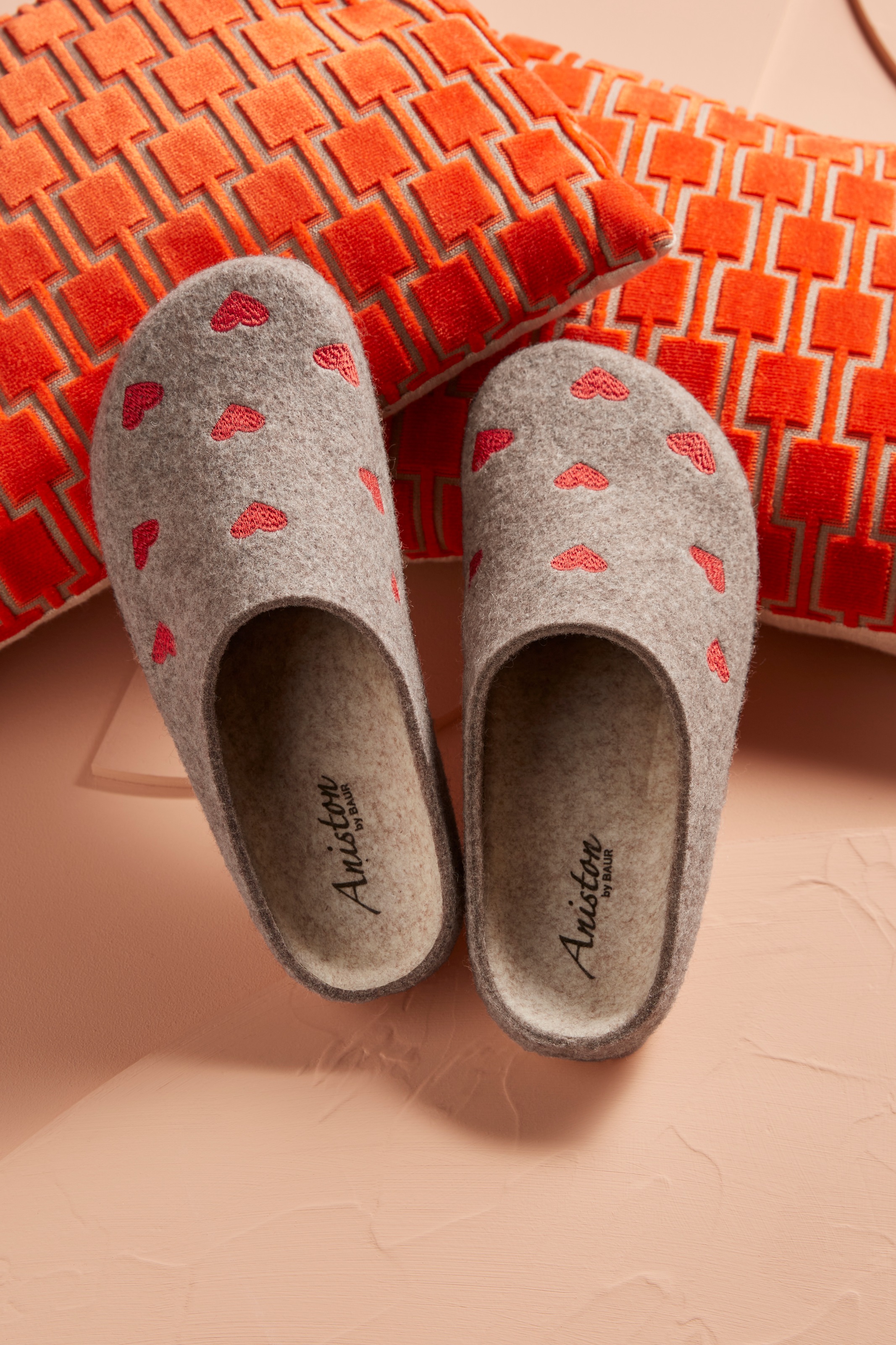 Aniston SHOES Hausschuh, Homeslipper mit Herzchen-Stickerei - NEUE KOLLEKTI günstig online kaufen