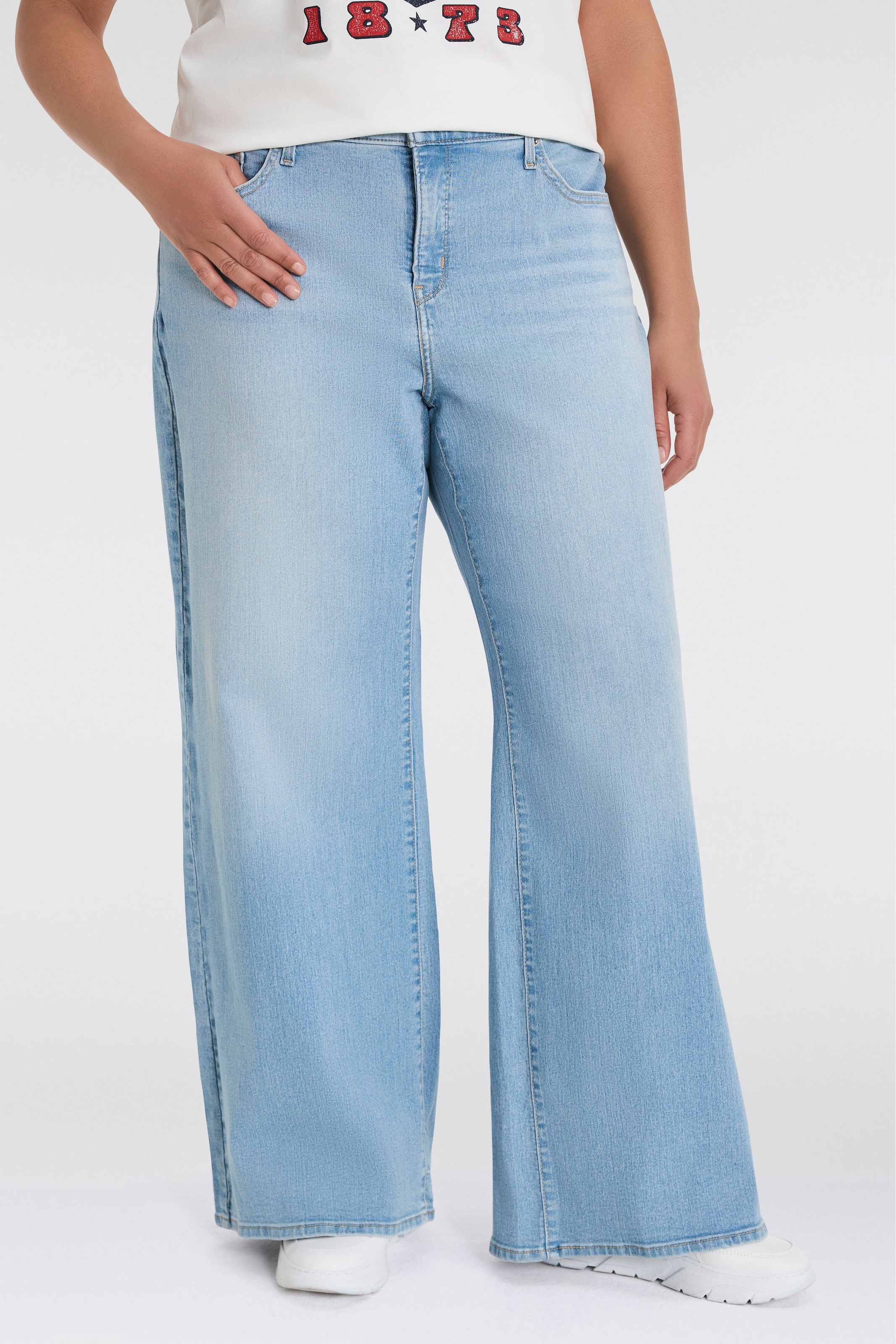 Levis Plus Weite Jeans "PL 318 SHAPING WIDE LEG" im Five-Pocket Style günstig online kaufen