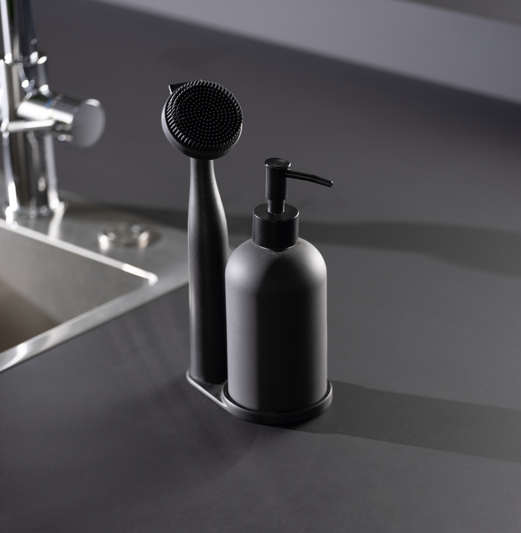 WENKO Spülmittelspender »Modell Piedo«, (Set, 3 tlg.), Spül-Set, inkl. Spülbürste mit Halterung, Glas/Polyresin