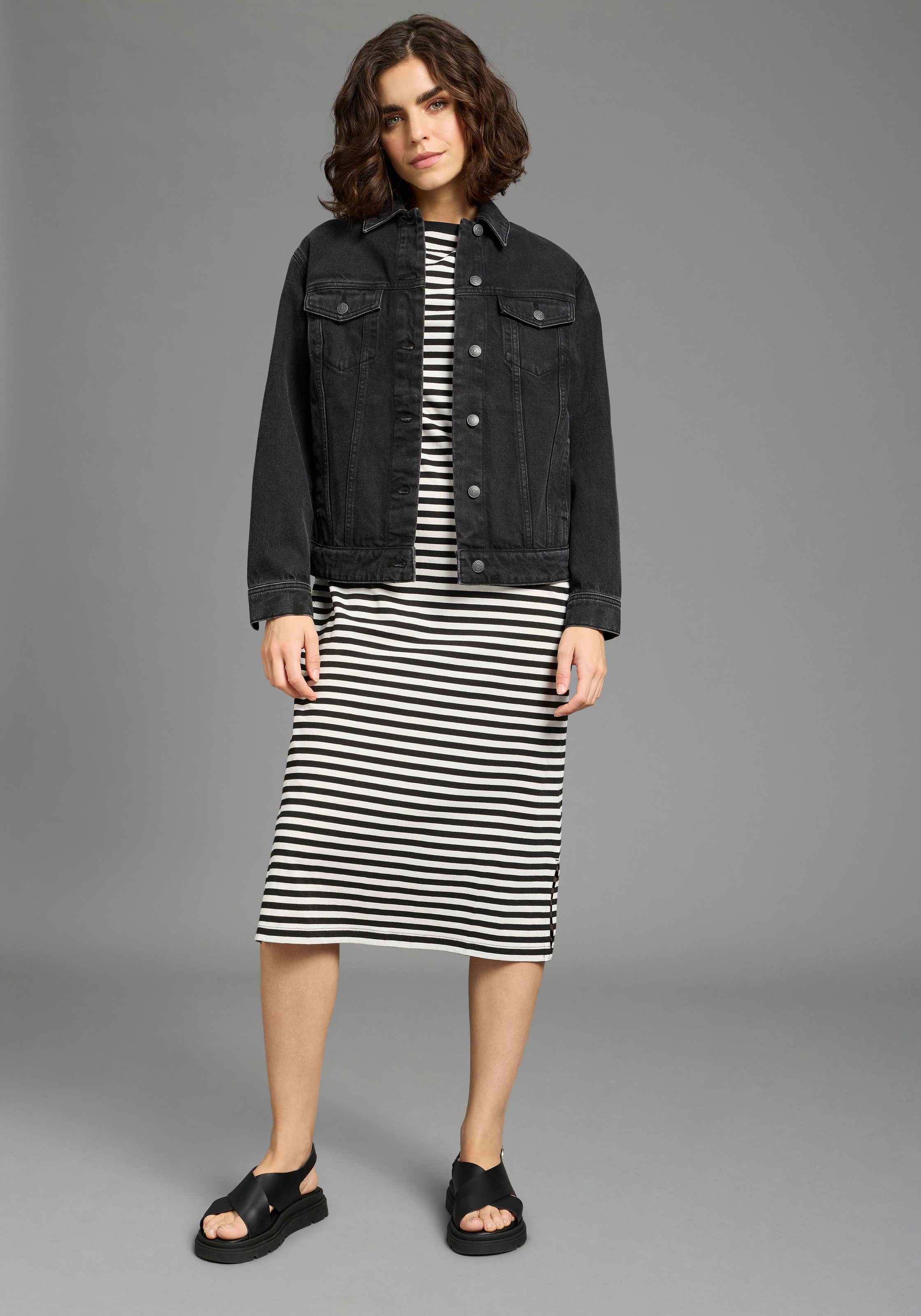 Flashlights Shirtkleid wadenlange Schnittform, aus Single Jersey, mit gestreifter Optik