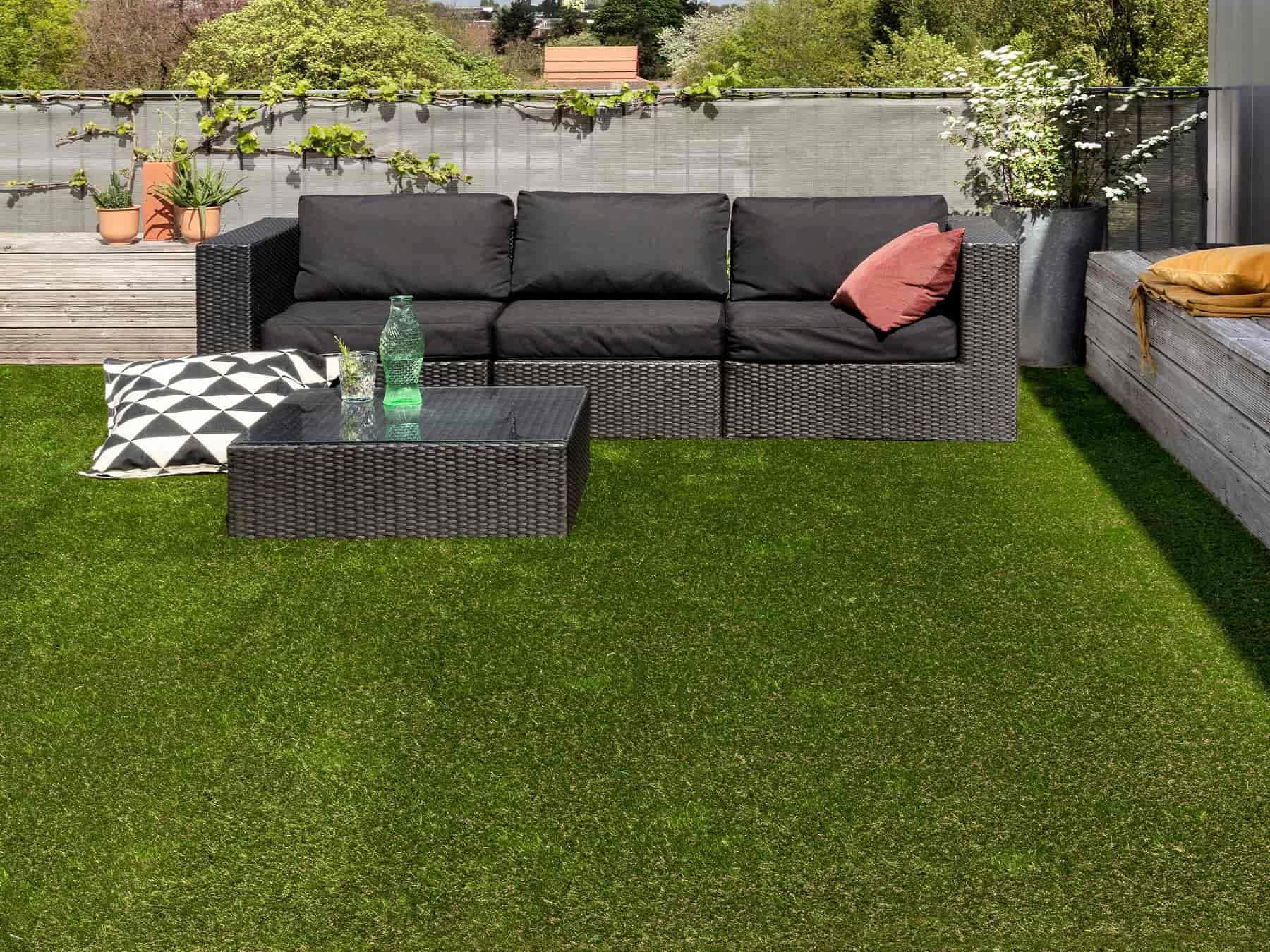 Primaflor-Ideen in Textil Kunstrasen »FORESTLAND«, rechteckig, 37 mm Höhe, realistische Optik, mit Drainagefunktion, ideal für Balkon & Terrasse