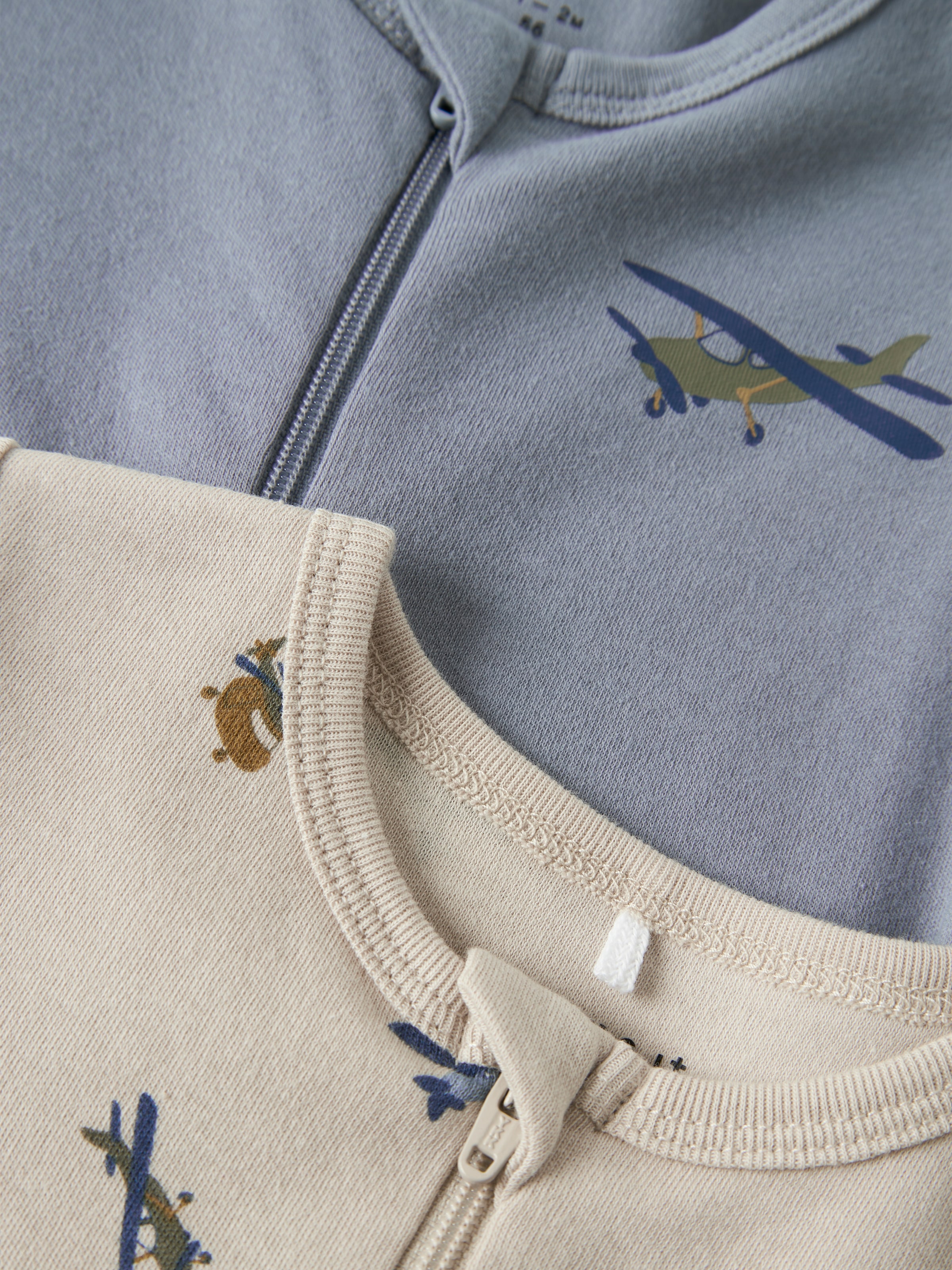 Name It Pyjama »NBMNIGHTSUIT 2P ZIP FF AIRPLANE NOOS« Packung, 2 tlg. zweiteiliges Set, aus Baumwolle, Regular Fit, mit Reißverschluss