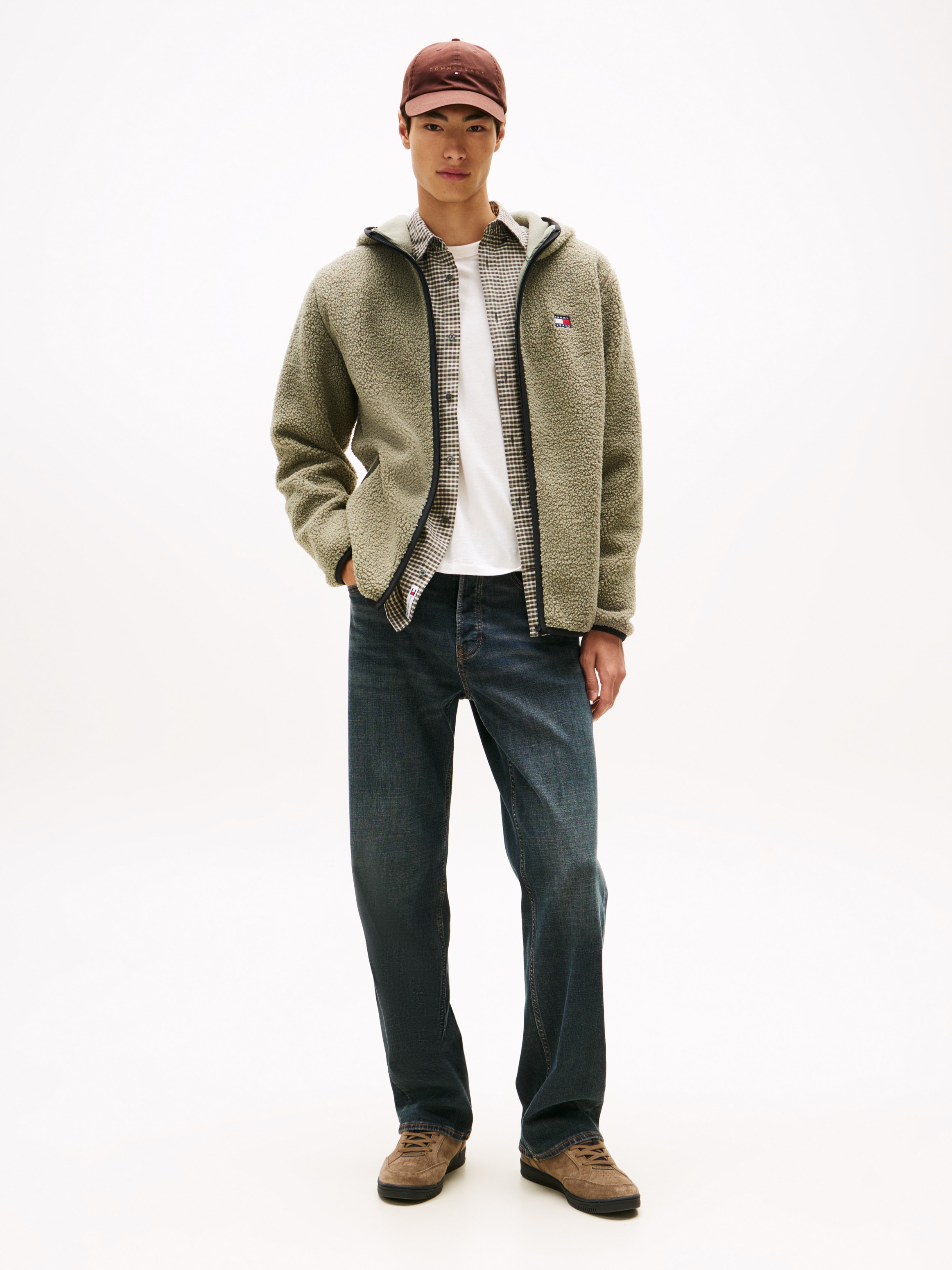 Tommy Jeans Plüschjacke »TJM REG BADGE TEDDY ZIP TRU EXT«, mit Kapuze, Freizeitjacke, Übergangsjacke, Teddyjacke mit Logopatch
