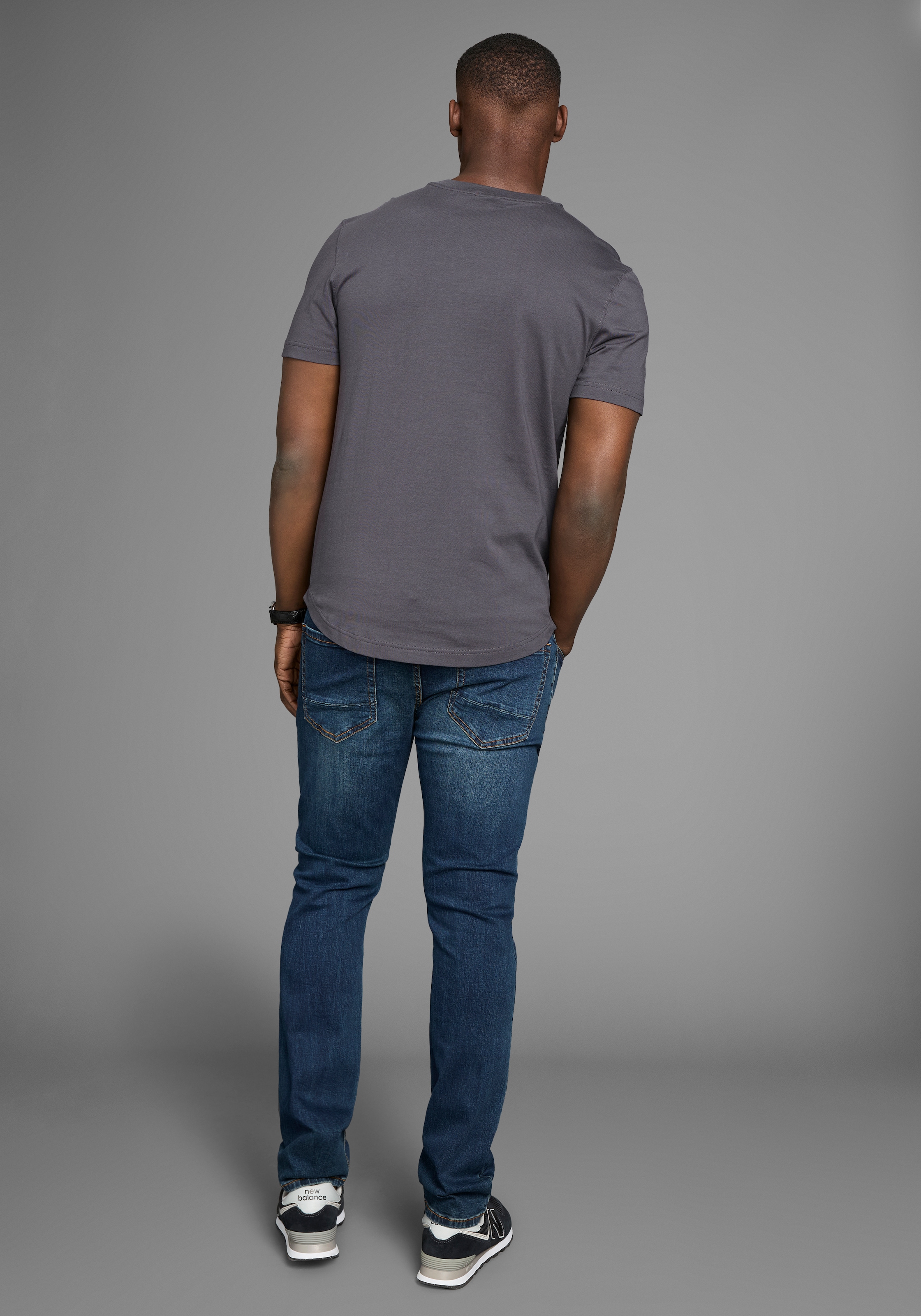 Bruno Banani Longshirt, mit abgerundetem Saum