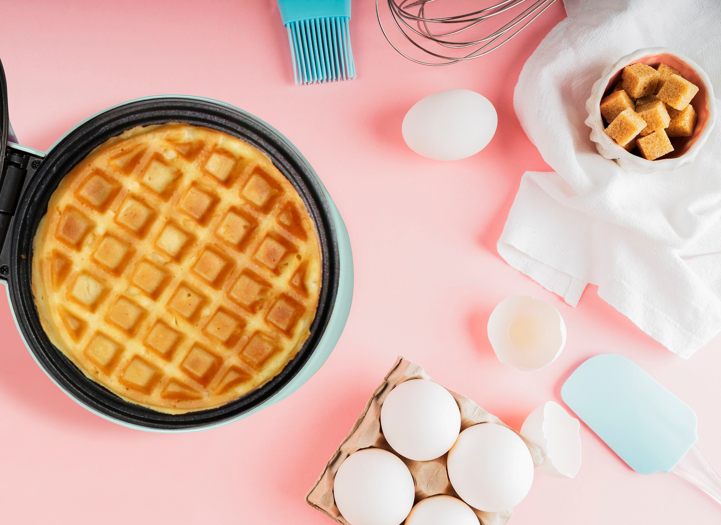 bestron Waffeleisen »AMW500M Mini«, 550 W, für klassische Waffeln, kleiner Waffelmaker mit Antihaftbeschichtung