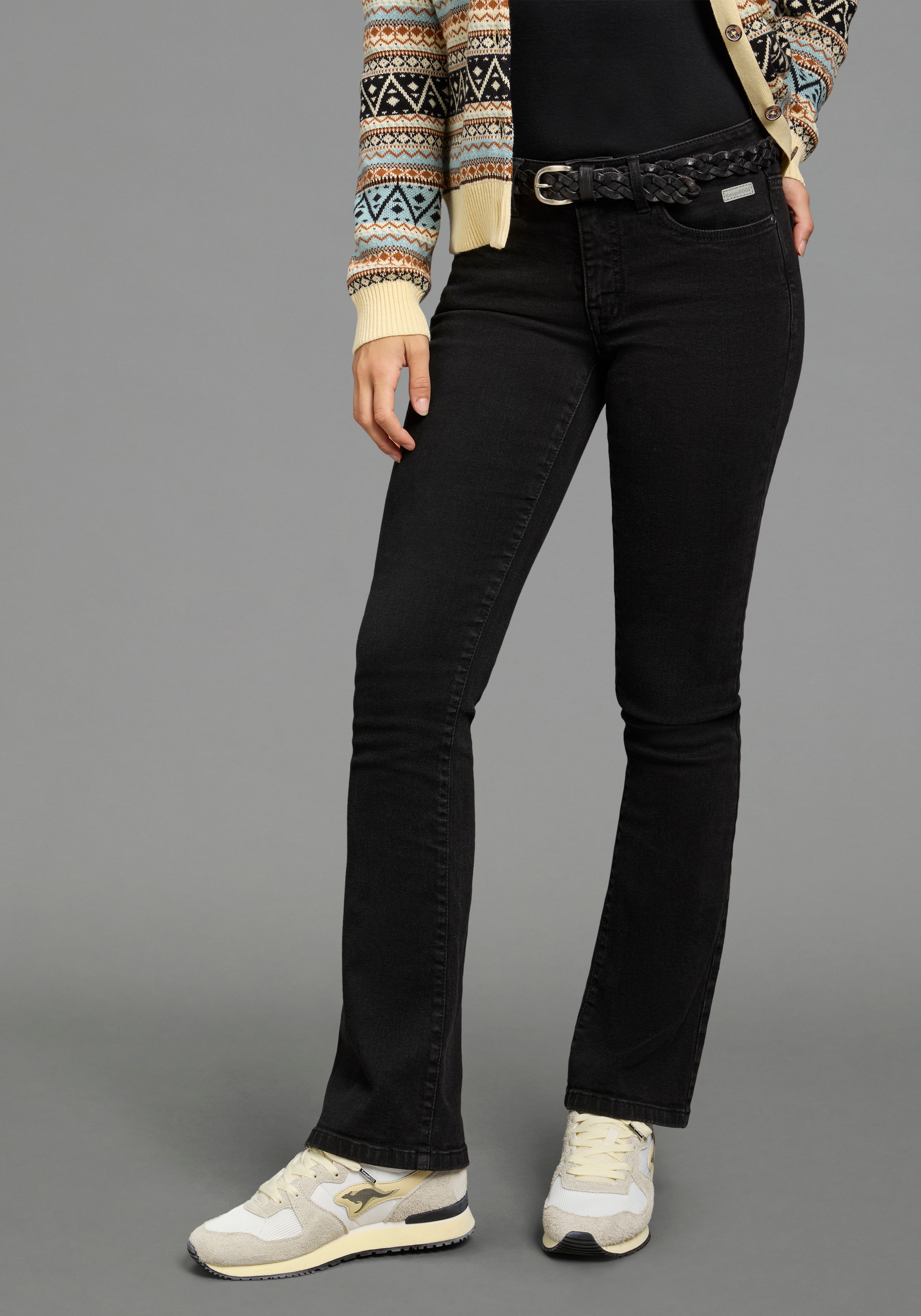 KangaROOS Bootcut-Jeans mit ausgestellter Beinform, aus Baumwolle und Elasthan