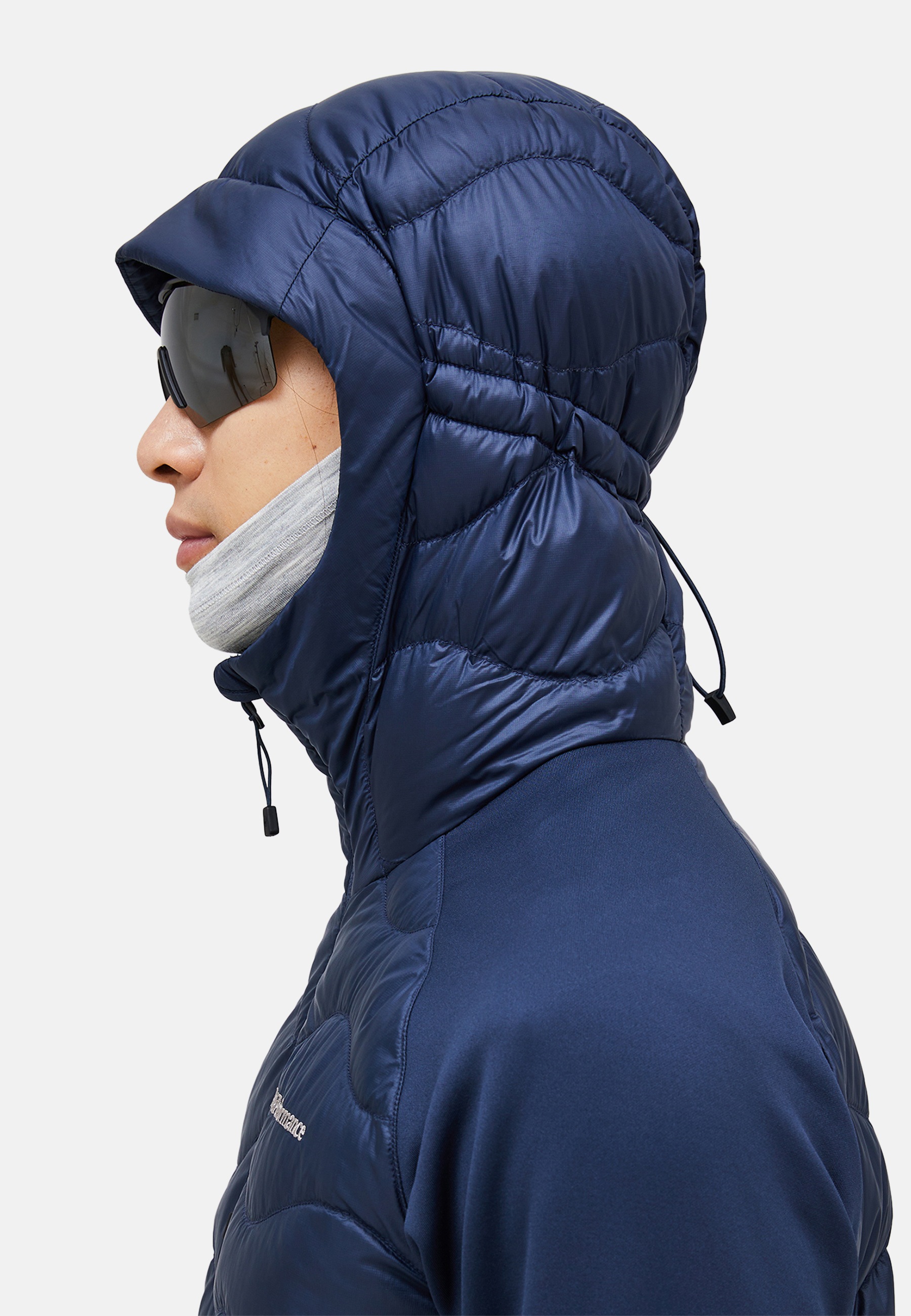 Peak Performance Trainingsjacke »M Helium Down Hybrid Hood« mit sportivem Design
