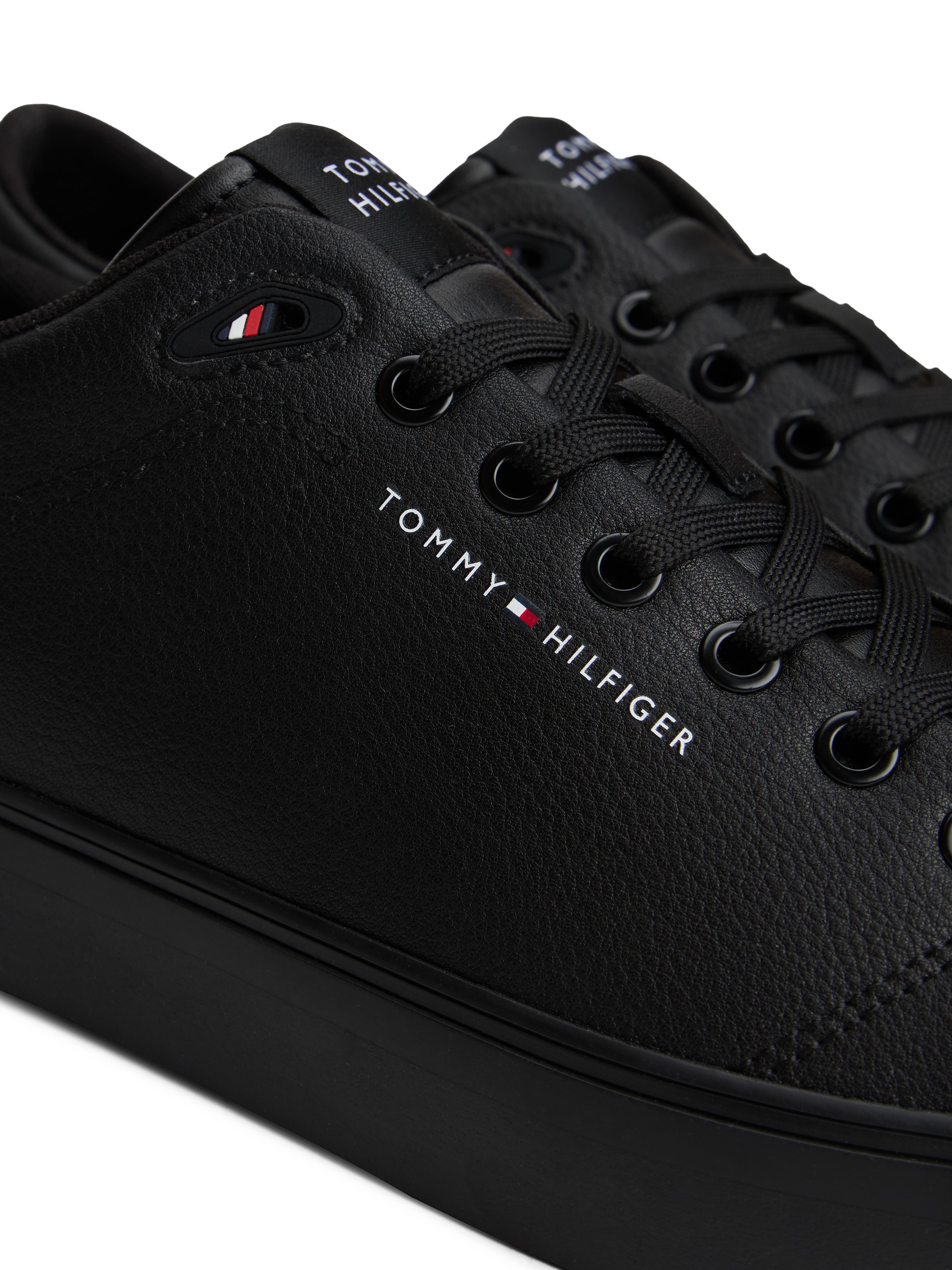 Tommy Hilfiger Sneaker »TH HI VULC CORE LOW LTH II ESS«, Freizeitschuh, Halbschuh, Schnürer in schmaler Form