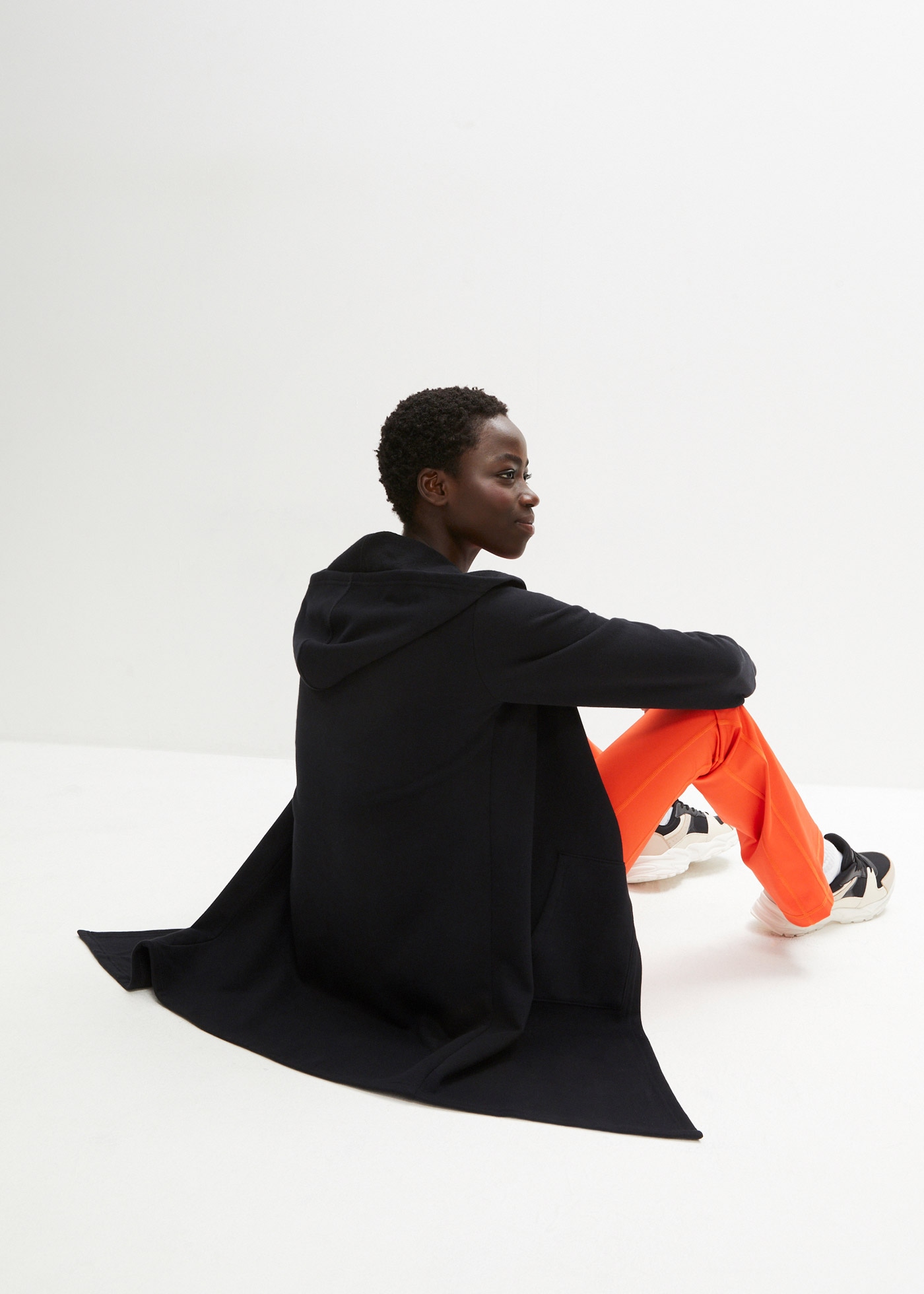 bonprix Sweatjacke »Long-Sweatjacke« mit Nahtreißverschluss, aus Baumwolle und Polyester