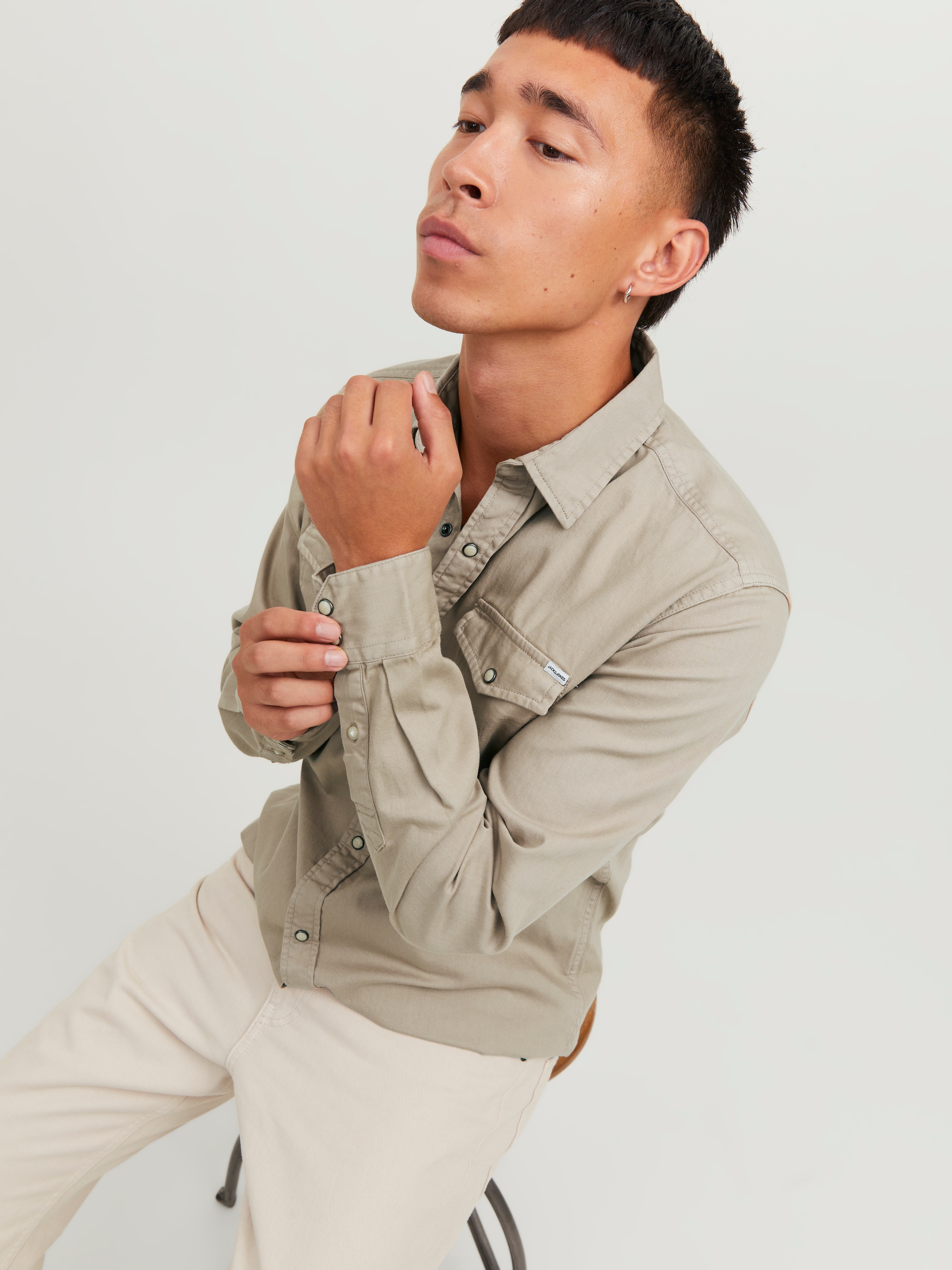 Jack & Jones Jeanshemd »JJESHERIDAN im Workwear-Stil mit robuster Baumwollqualität« unifarben, modisch, slim fit, Baumwolle, Hemdkragen