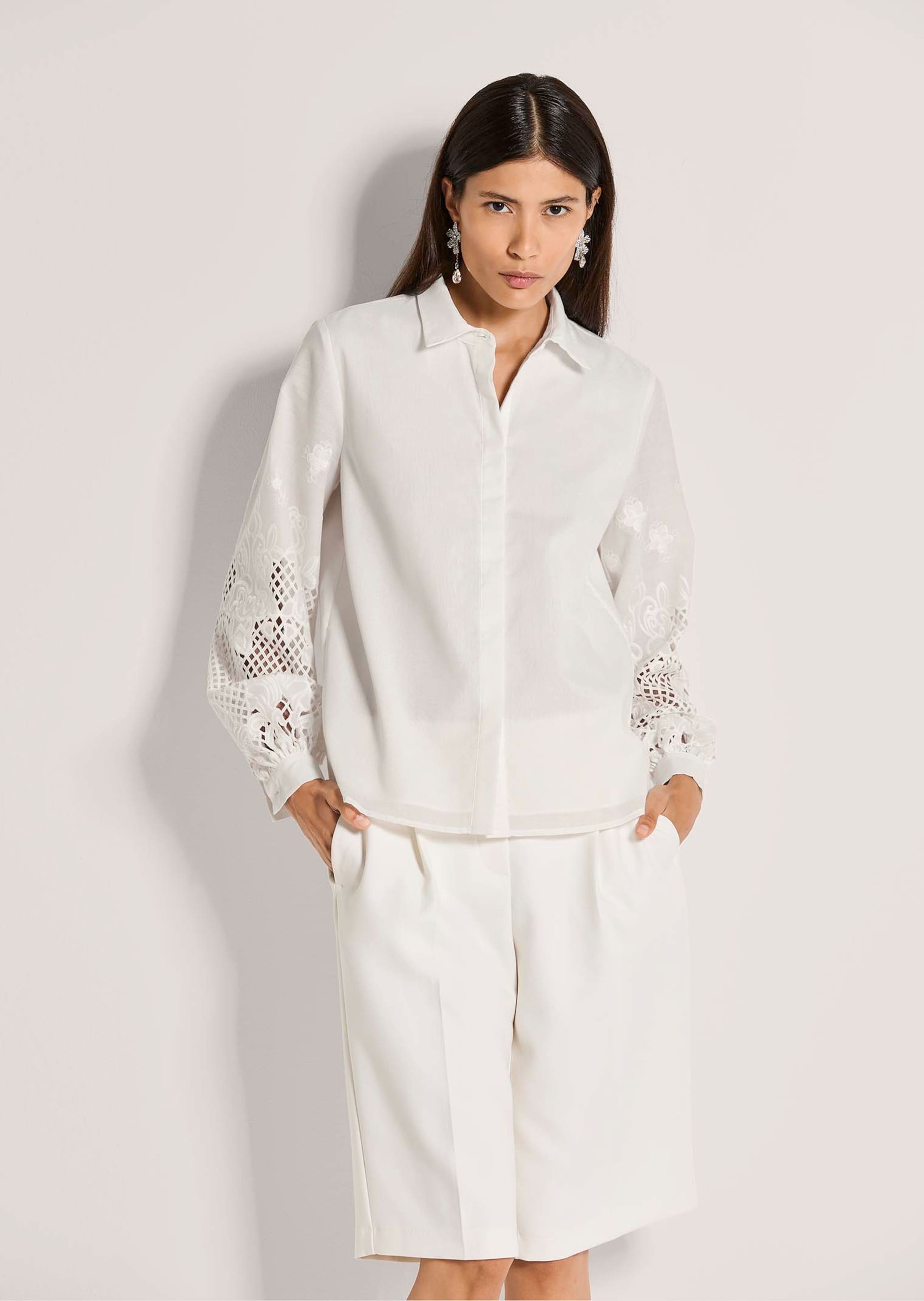 Thumbnail - MADELEINE Langarmbluse "Hemdbluse Blusenshirt mit Lochstickerei" Langarm mit Spitzenärmeln