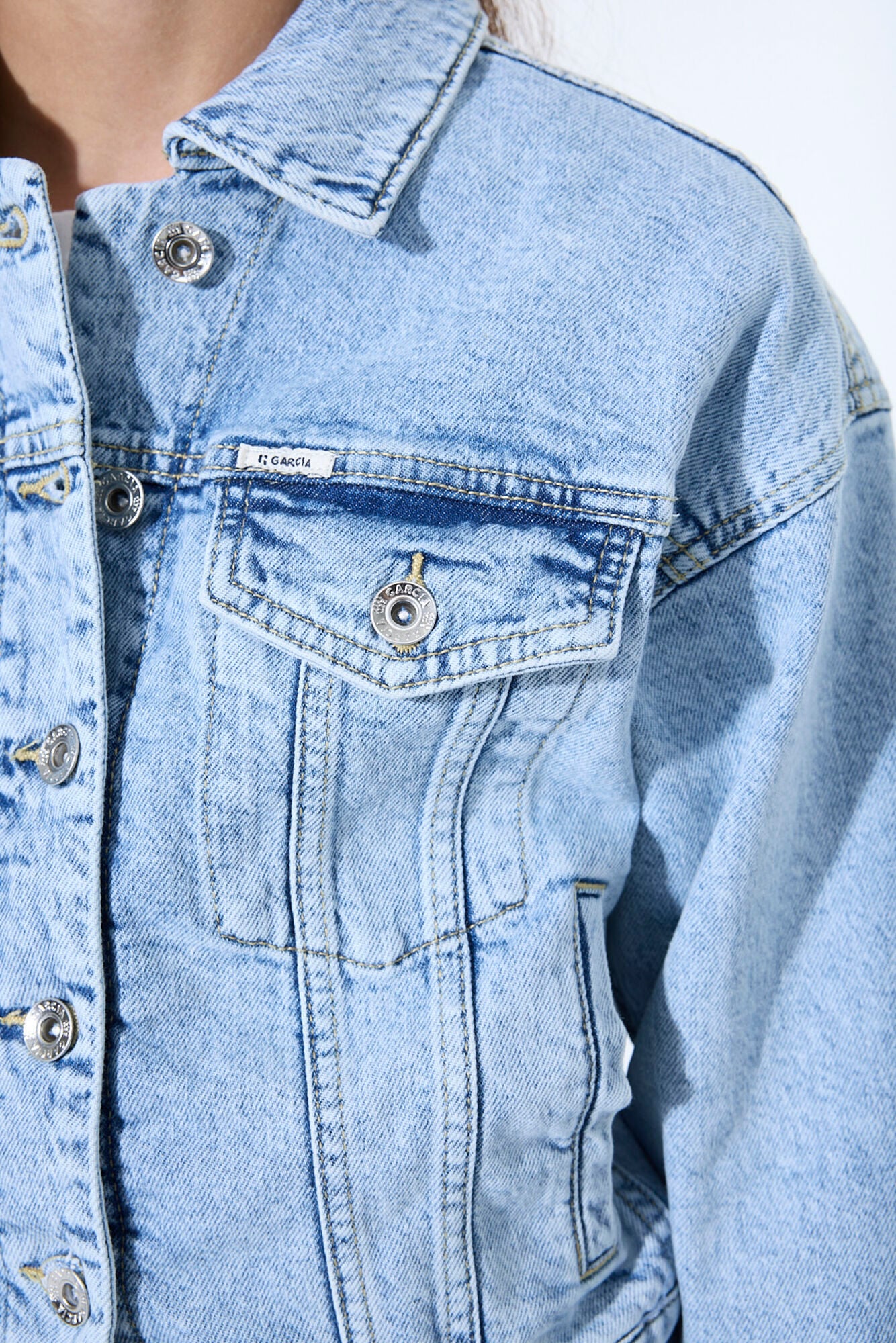 Garcia Jeansjacke ohne Kapuze mit Stretch und Knopfleiste