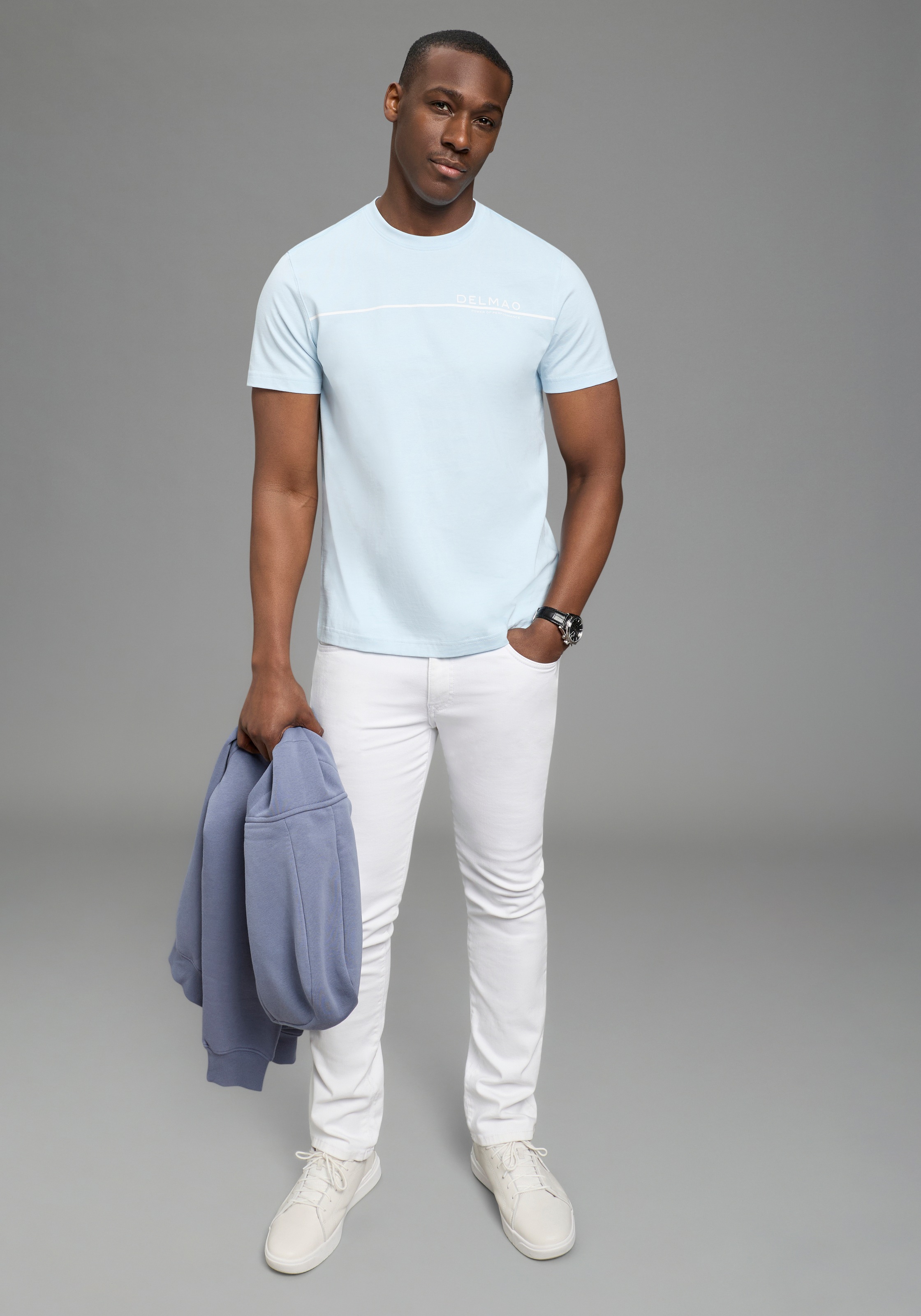 DELMAO T-Shirt Kurzarm, mit coolem Print, Rundhalsausschnitt, aus 100% Baum günstig online kaufen