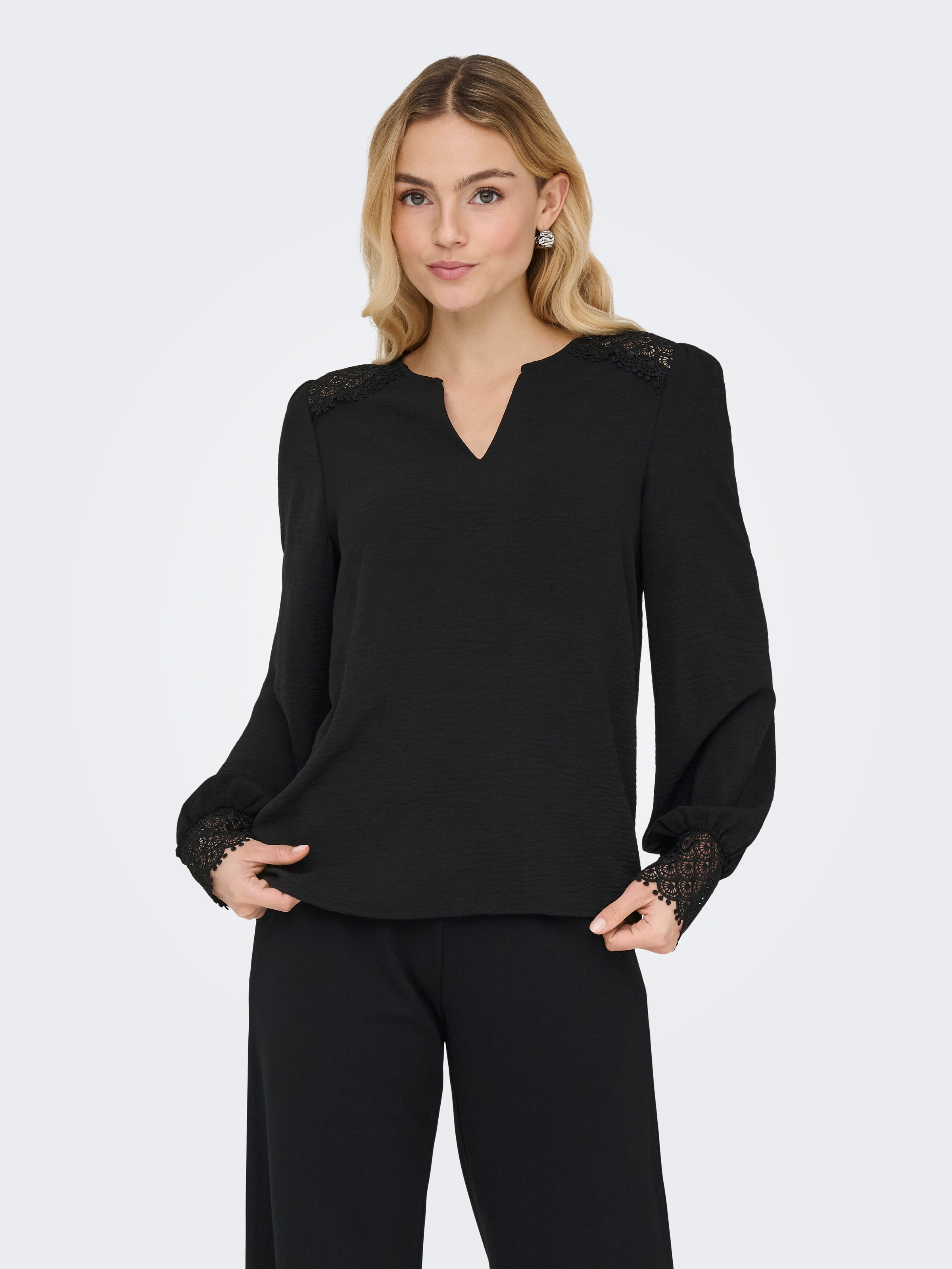 ONLY Langarmbluse "ONLCERENA METTE L/S LACE VNECK TOP WVN" Kunstfaser, regu günstig online kaufen