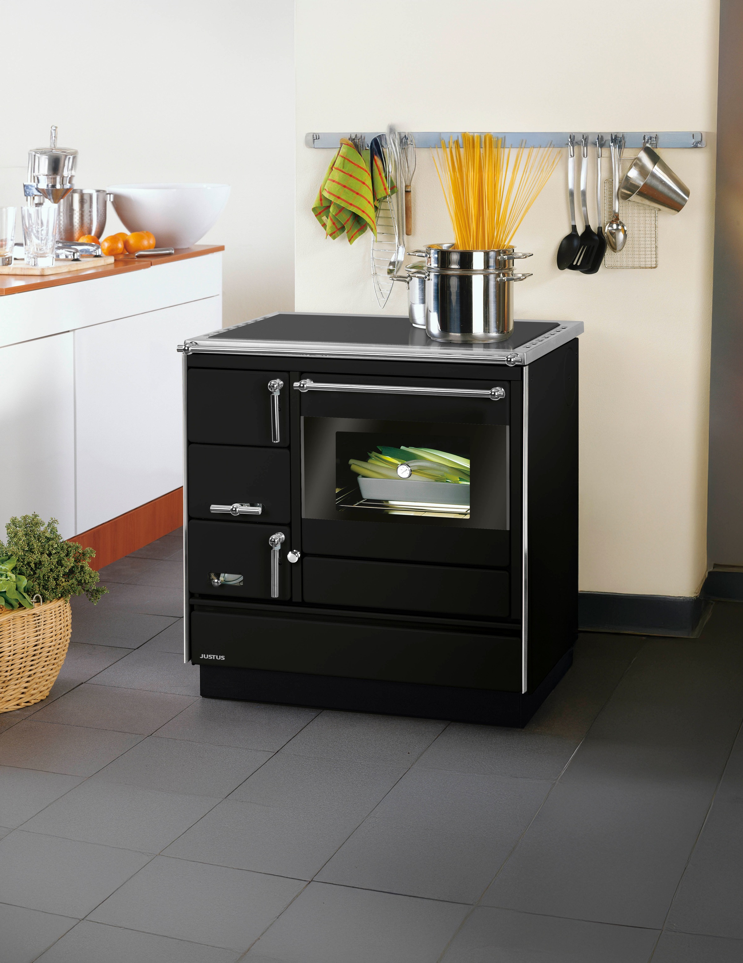 JUSTUS Festbrennstoffherd "Linz II"schwarz, Kaminöfen