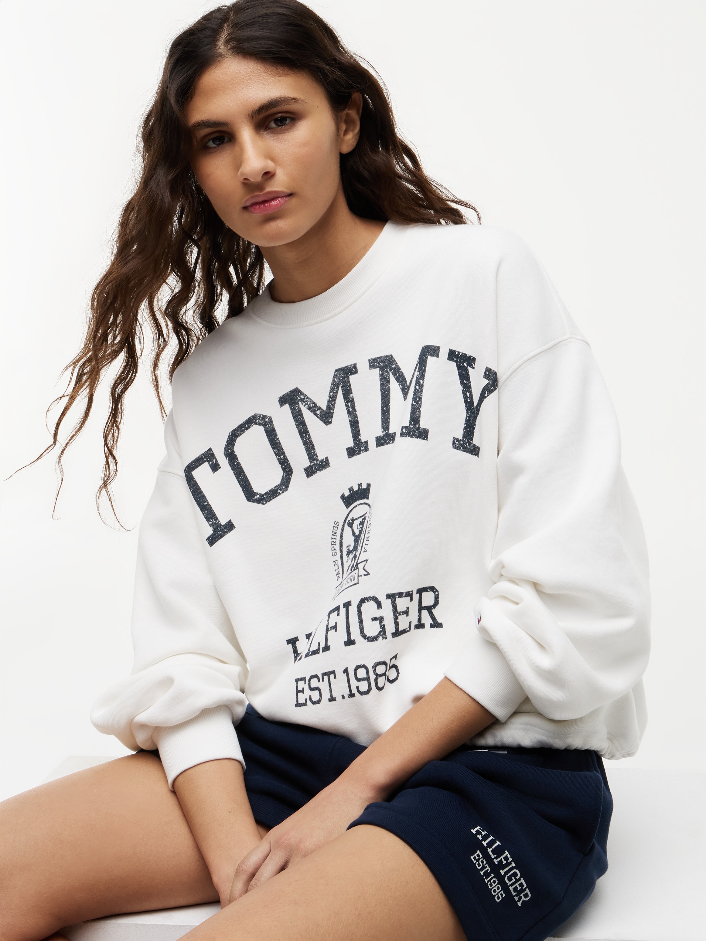 Tommy Hilfiger Sweatshirt »VARSITY CREST MDRN SWEATSHIRT«, Baumwolle, Logo Frontdruck
