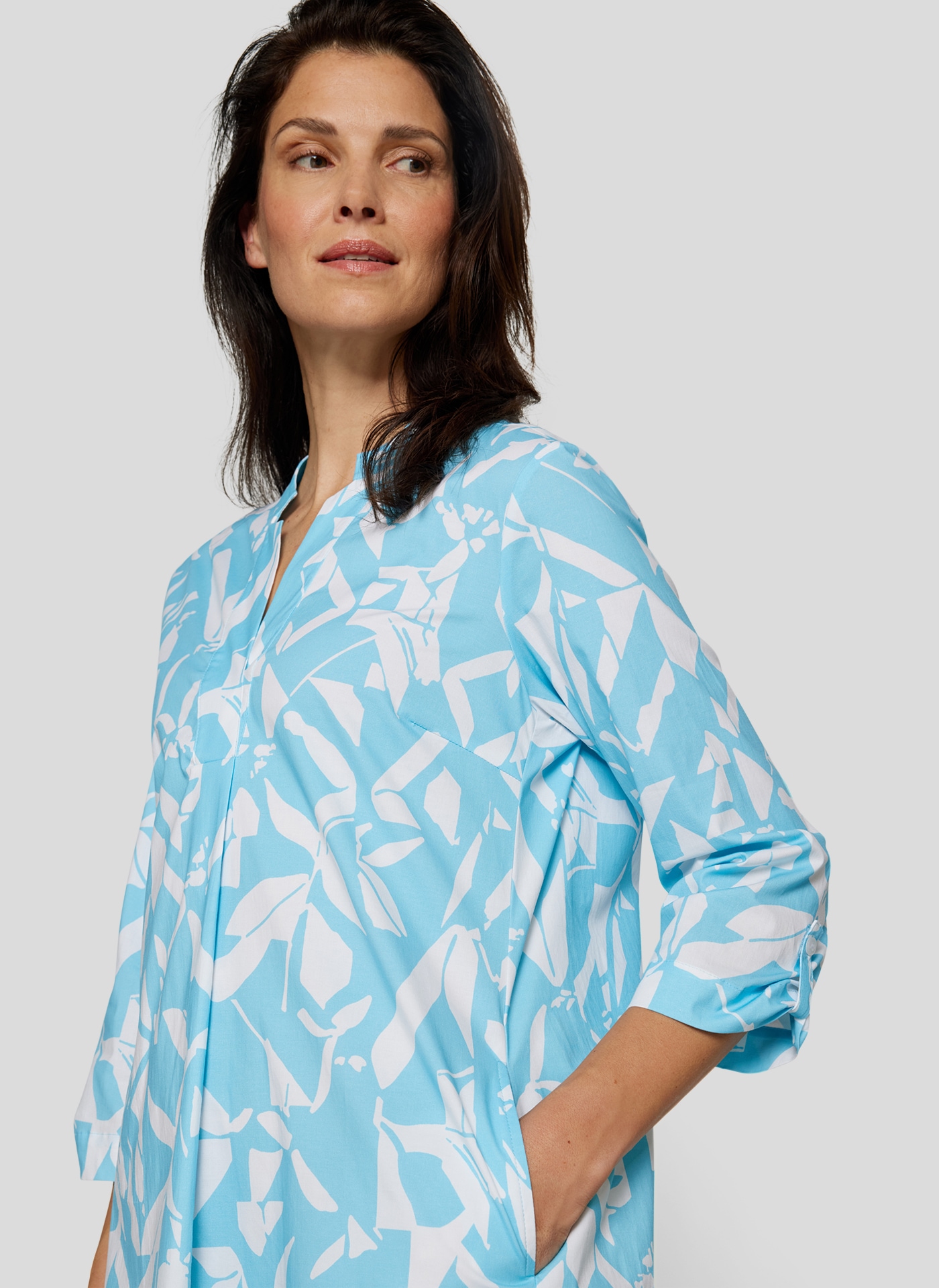 Rabe Midikleid »Rabe Blusenkleid mit modernem Allover-Print und V-Ausschnitt«