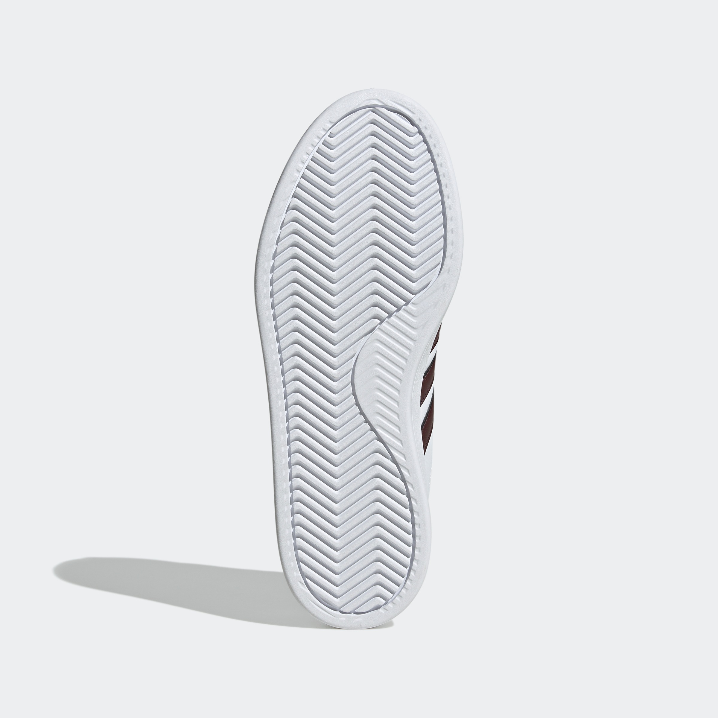 adidas Sportswear Sneaker »GRAND COURT CLOUDFOAM LIFESTYLE COURT COMFORT«, Design auf den Spuren des adidas Superstar