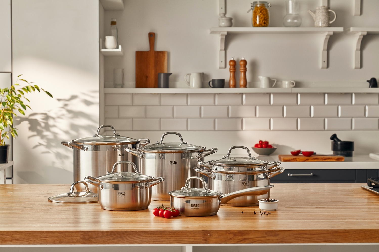 RESTO Kitchenware Kochtopf »Libra, Universaltopf energiesparend und spülmaschinenfest«, Edelstahl 18/10, (2 tlg.), Induktion, für alle Herdarten geeignet mit hitzebeständigem Glasdeckel
