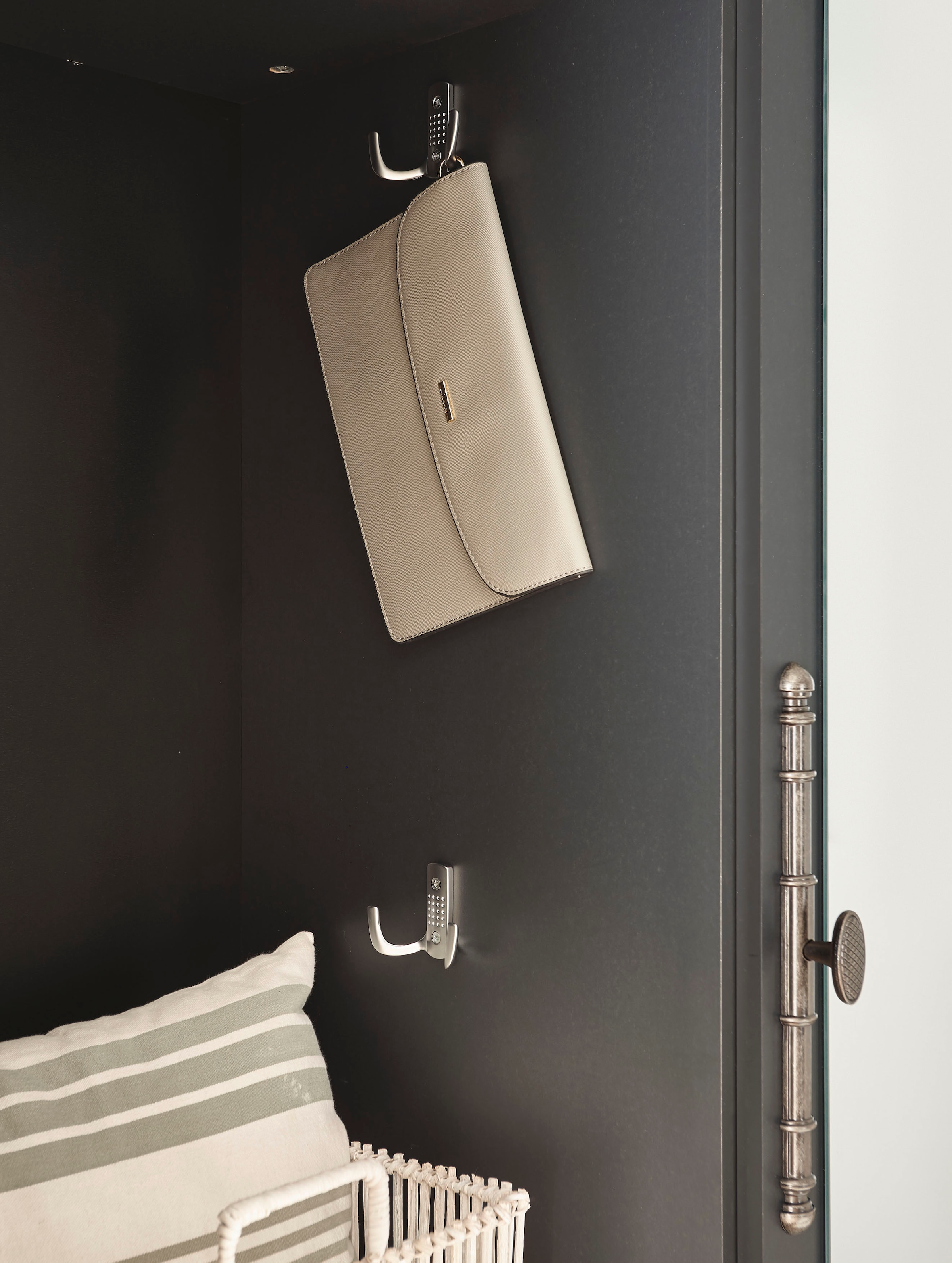 Home affaire Garderobenschrank »WESTMINSTER BESTSELLER!«, (Breite ca. 108 cm), im romantischen Landhausstil
