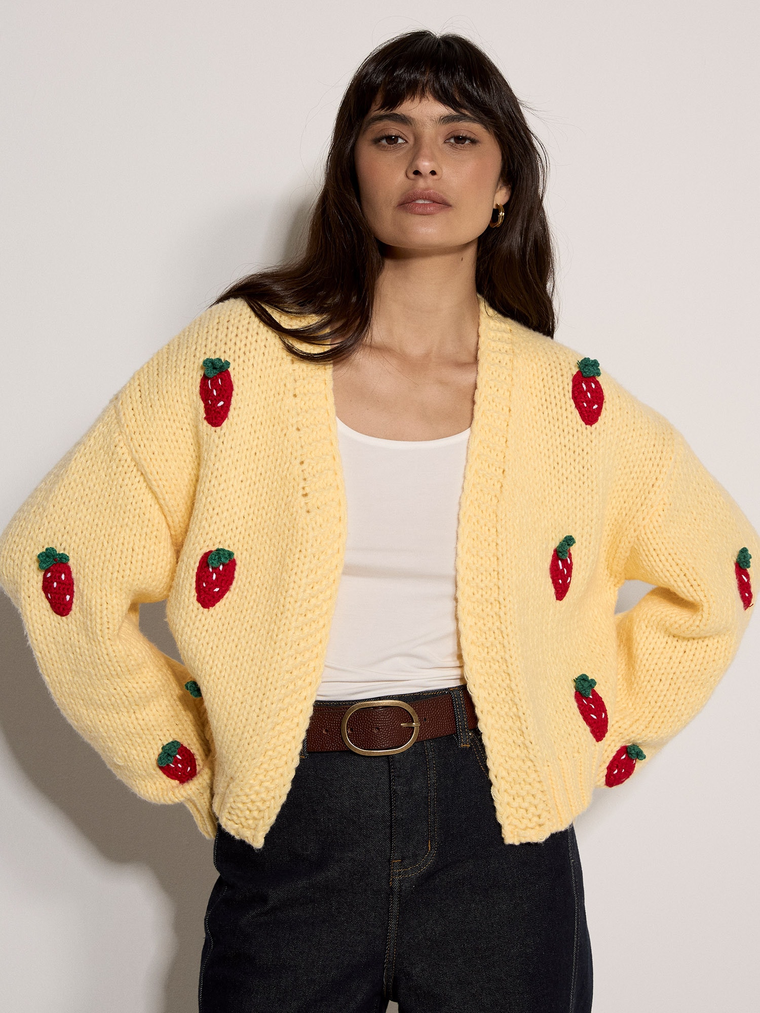 Apricot Cardigan "Grobe Strickjacke" mit Erdbeerstickerei