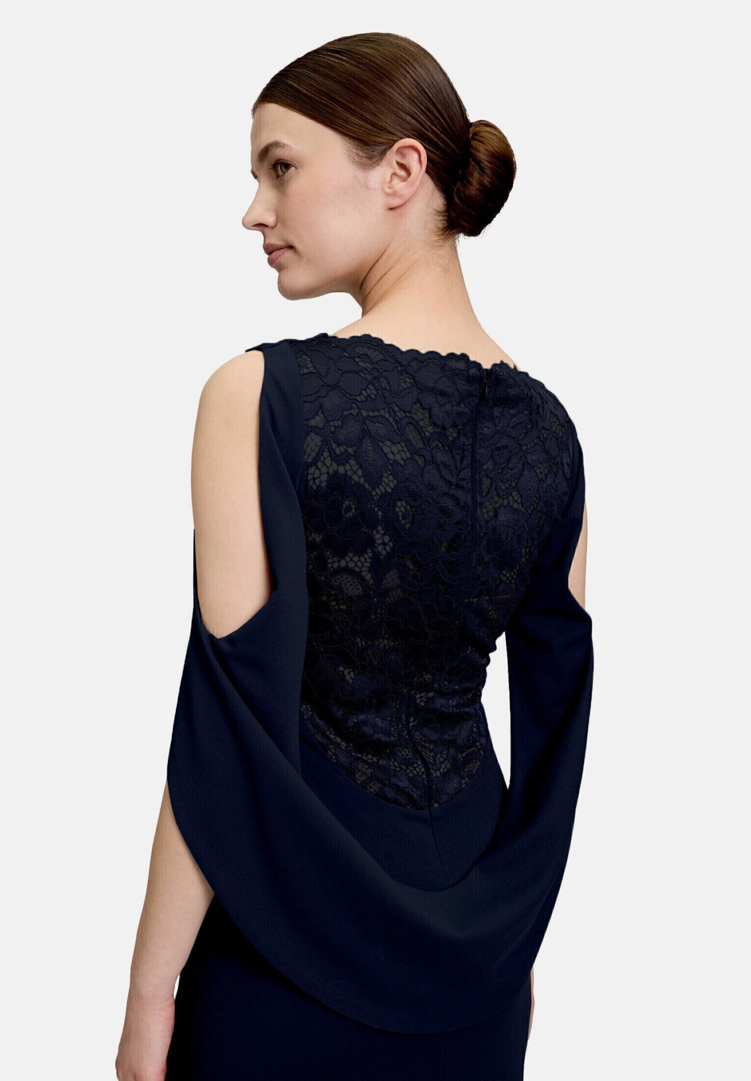 Vera Mont Abendkleid »Damen mit Spitze« Ohne Tasche Nahtführung