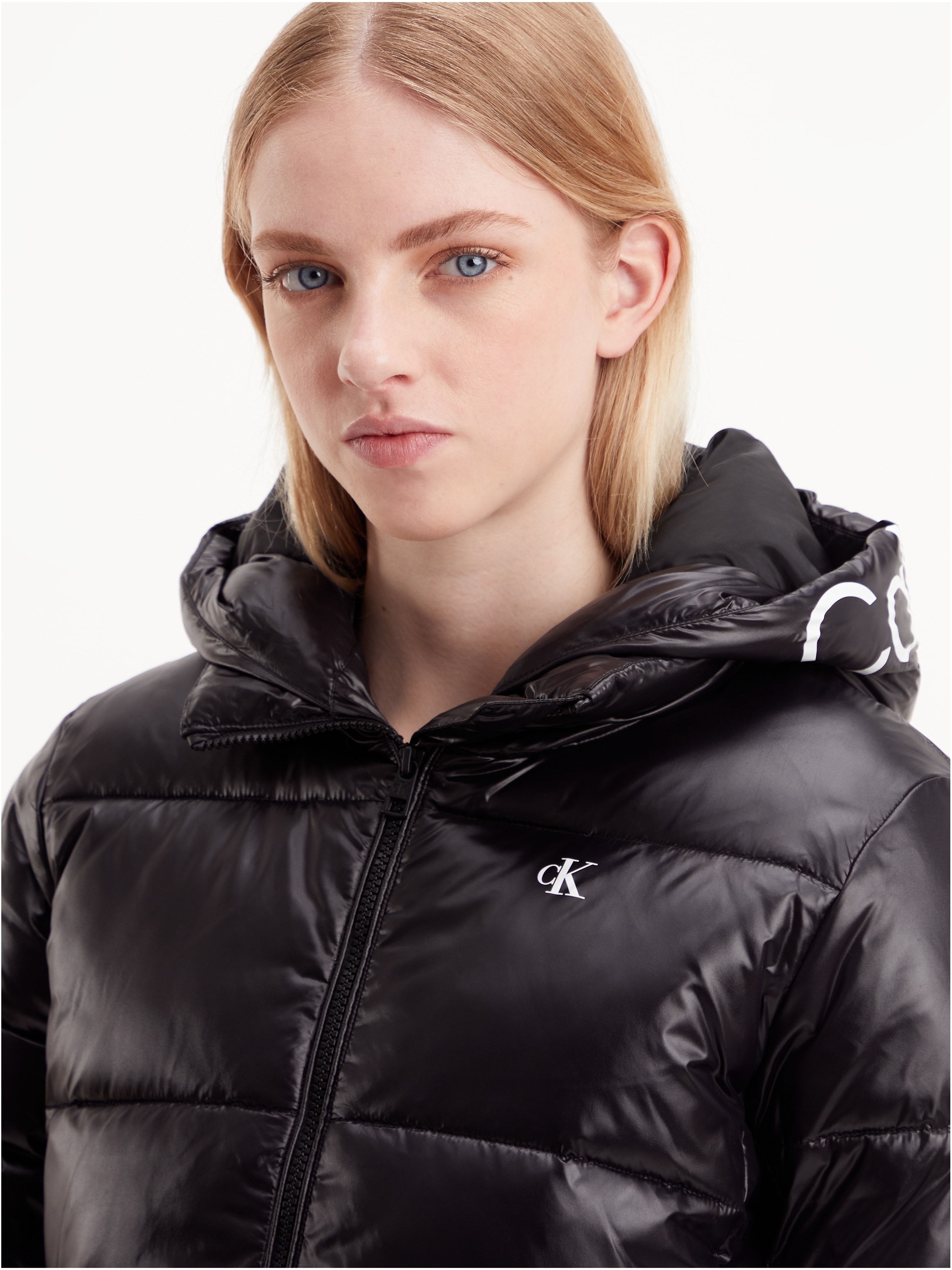 Calvin Klein Jeans Langjacke »SHINY LONG FITTED JACKET«, mit Kapuze, in  glänzender Optik online bestellen | BAUR