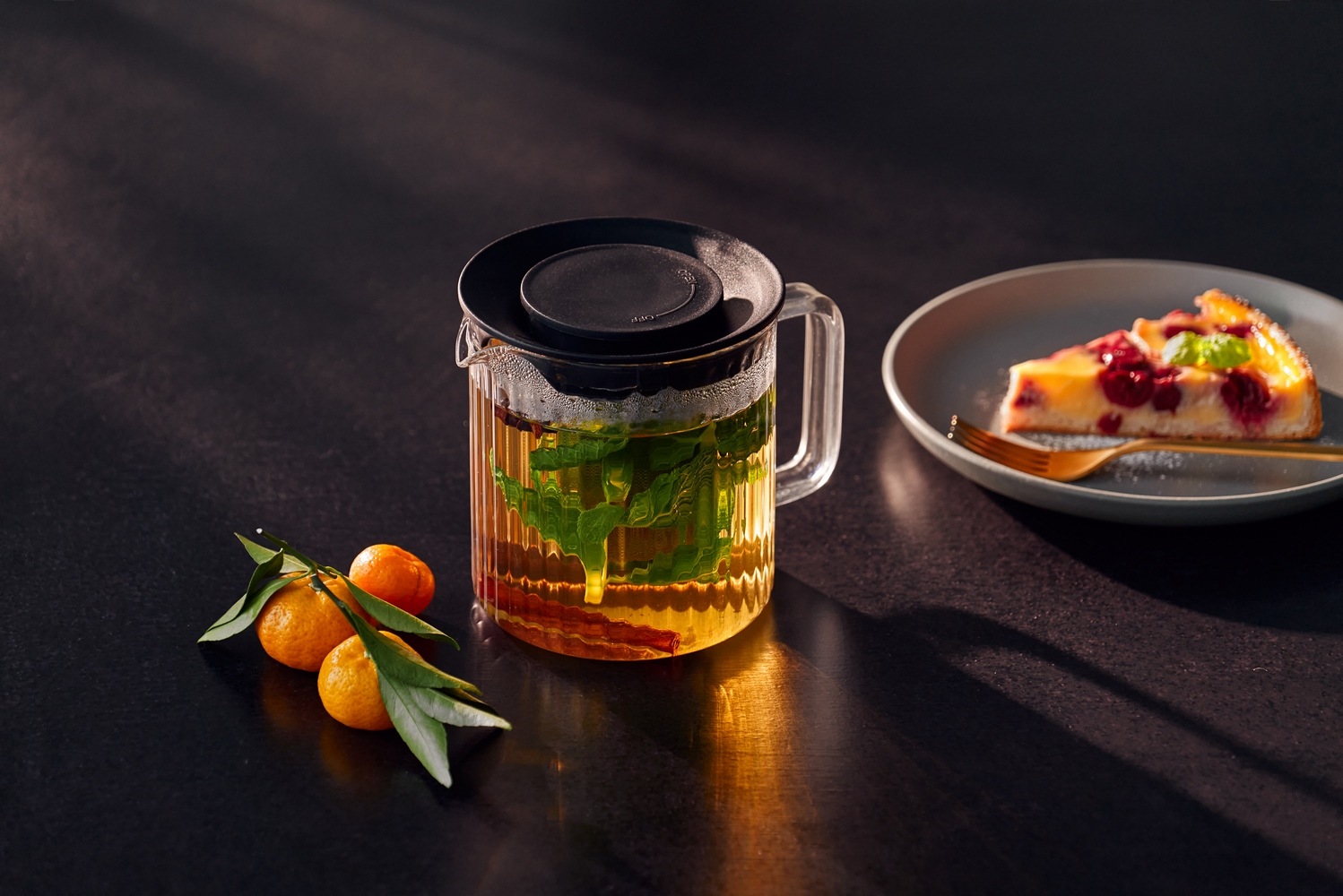 RESTO Kitchenware Teekanne "Ain, hitzebeständige Glaskanne im 3D Design, Hö günstig online kaufen