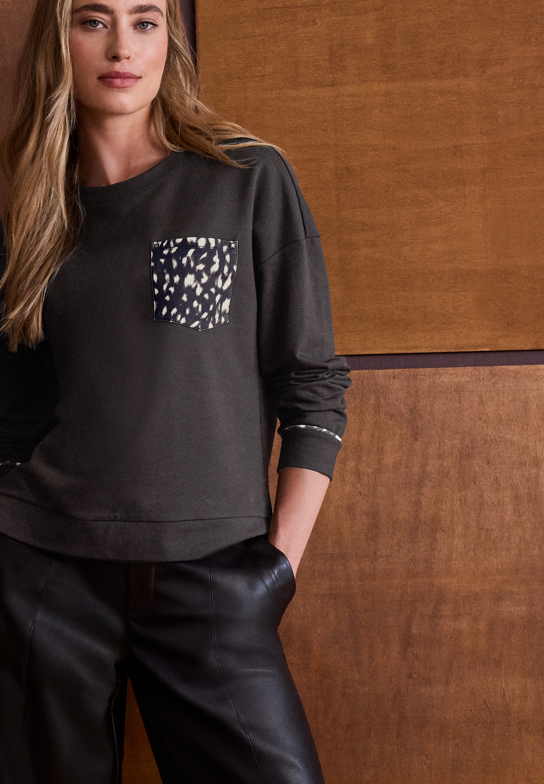 STREET ONE Sweatshirt , mit Rehprint-Details
