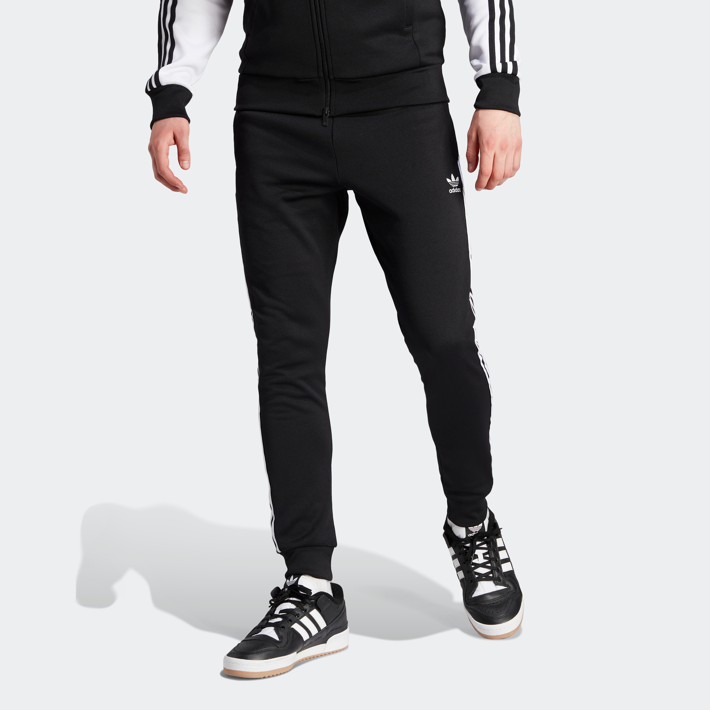 adidas Originals Sporthose "ADICOLOR CLASSICS SST" schmale Passform, mit elastischem Bund und Kordelzug