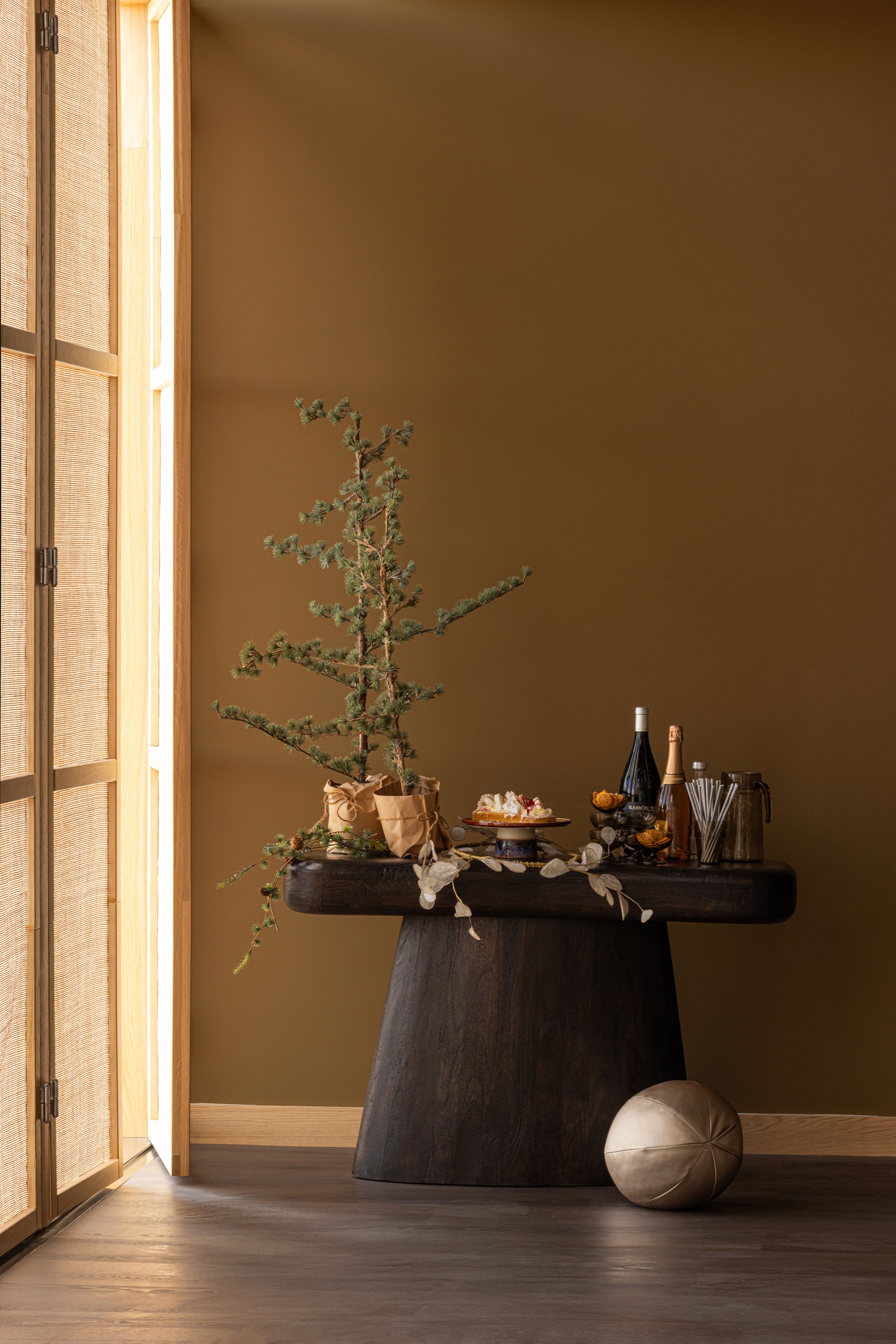 WOOOD Beistelltisch »Amco mit Massivmangoholz und breitem Standfuß B 120 x T 40 x H 76 cm« Tragkraft 22,7 kg, ausschließlich für den Innenbereich