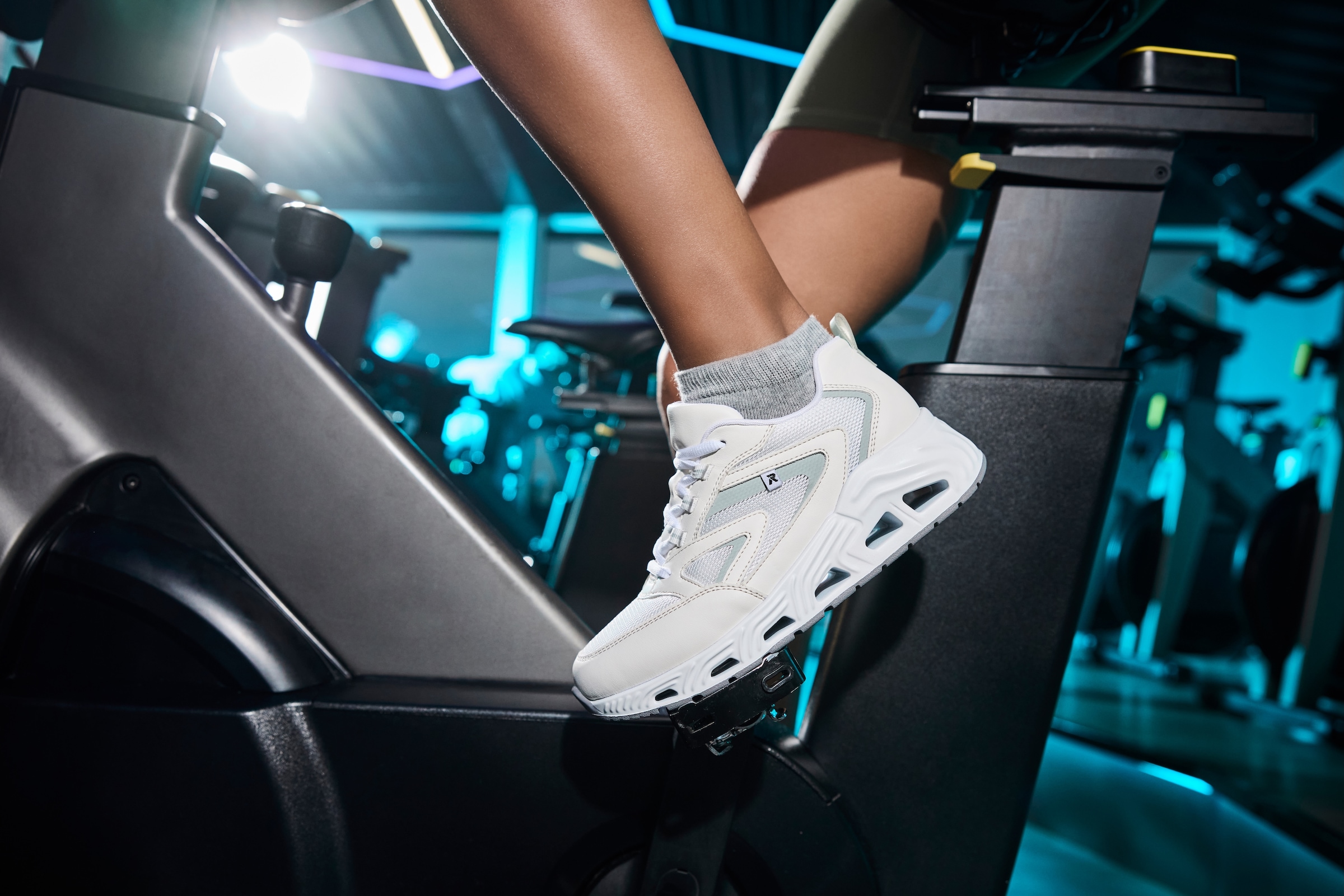 RIEKER Sport Keilsneaker, Halbschuh, Schnürschuh, Freizeitsneaker mit gepolstertem Schaftrand