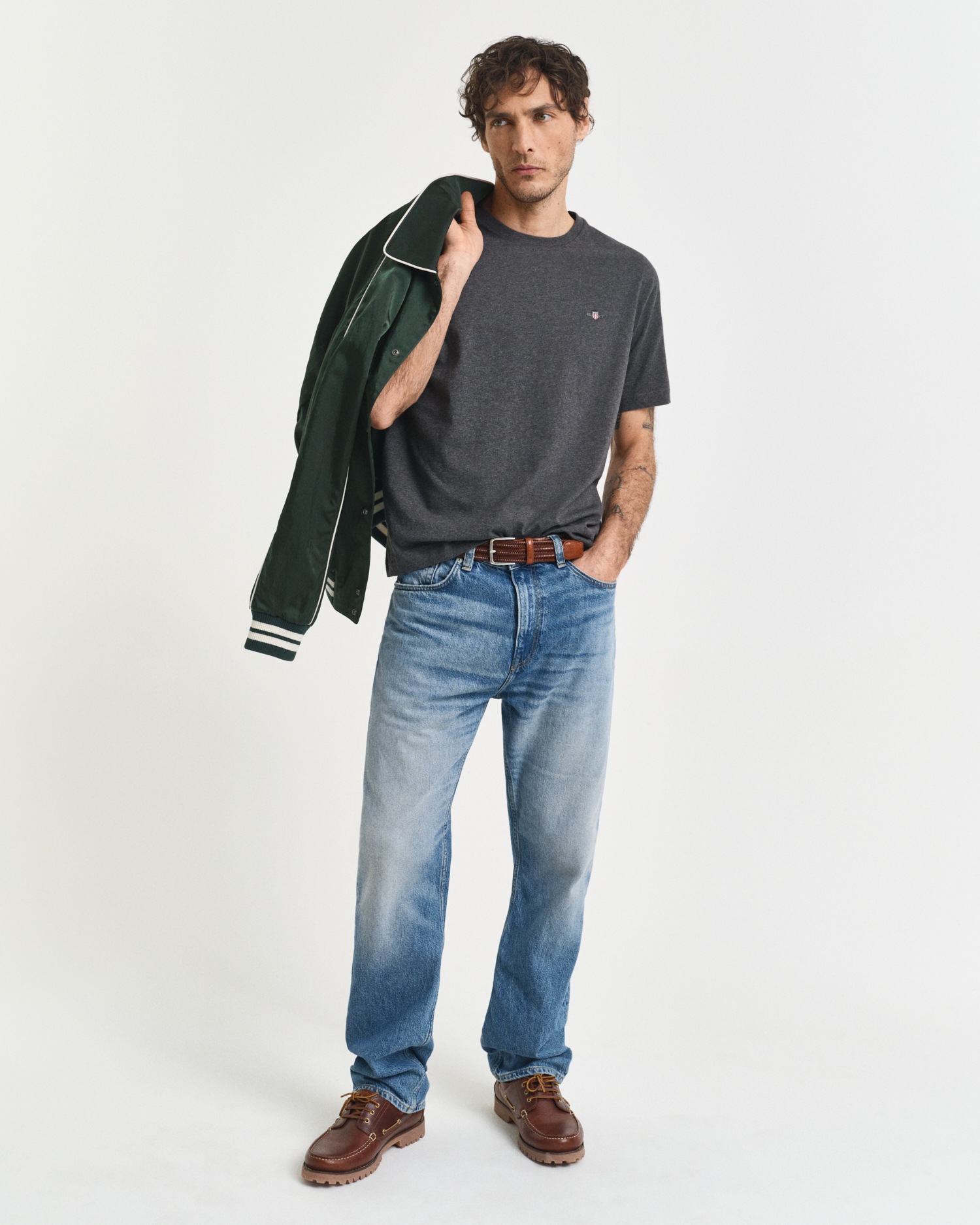 Gant T-Shirt »REG SHIELD SS T-SHIRT«, mit Logostickerei auf der Brust