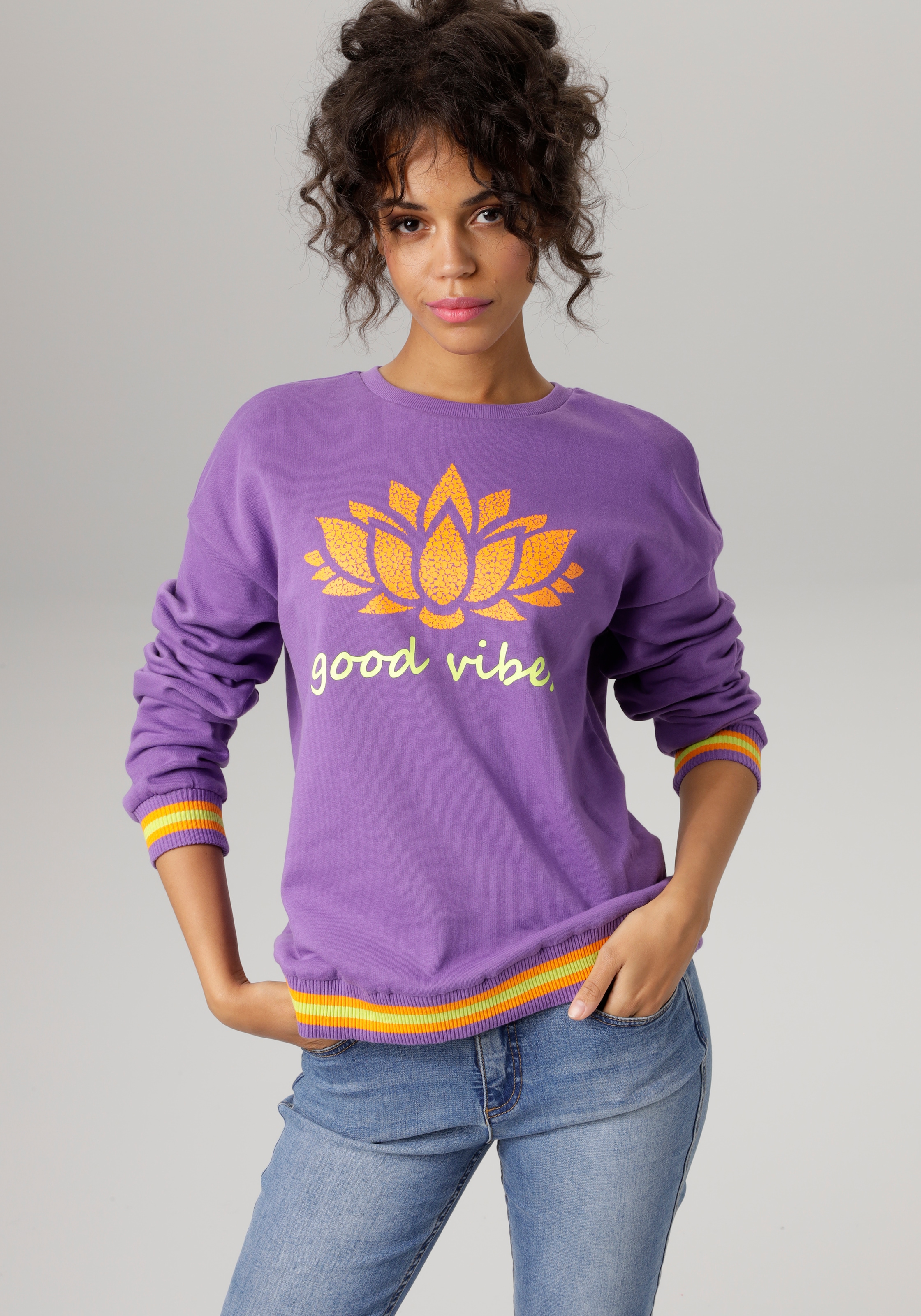 Aniston CASUAL Sweatshirt, Frontdruck mit abstrakter Seerose und Schriftzug  für kaufen | BAUR